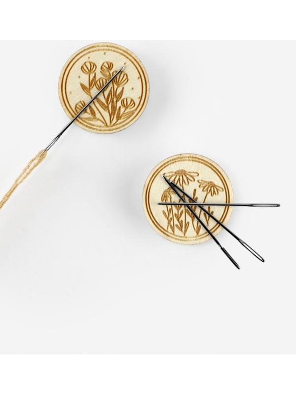 Игольница «Цветы», с магнитом, круглая, d=3 см, набор 2 шт., деревянная
