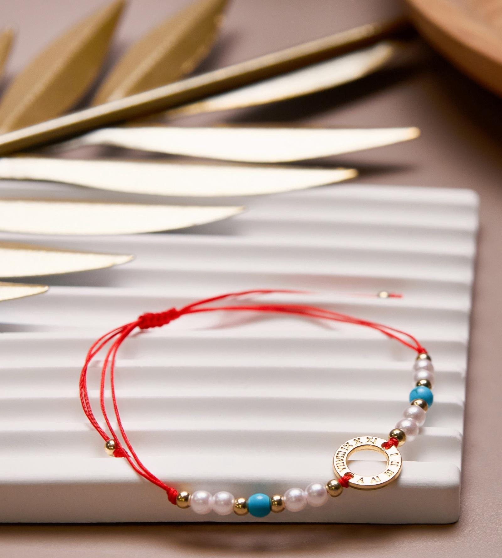 Браслет-оберег «Красная нить» женский, защита, кольцо мини, голубо-белый в золоте, d=6