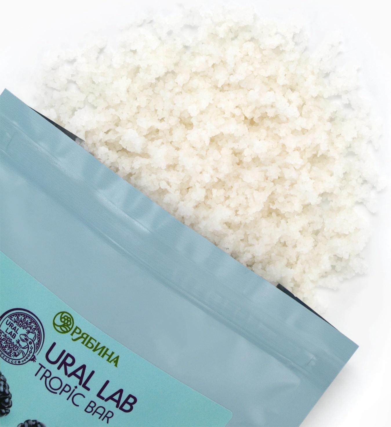 Скраб для тела соляной «Ежевика» с маслом виноградной косточки, 250 г, TROPIC BAR