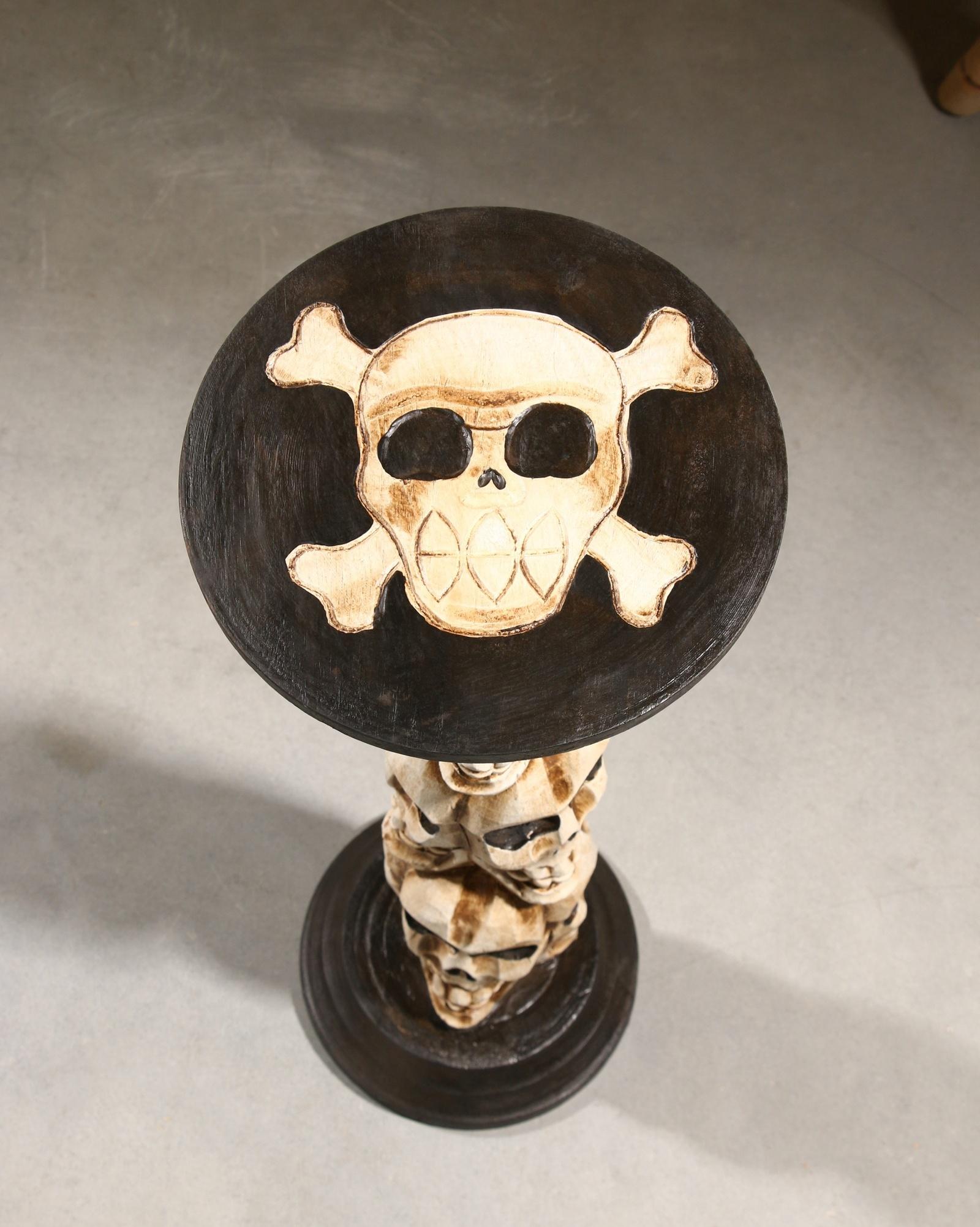 Табурет «Черепушки», 25×25×55.5 см, дерево