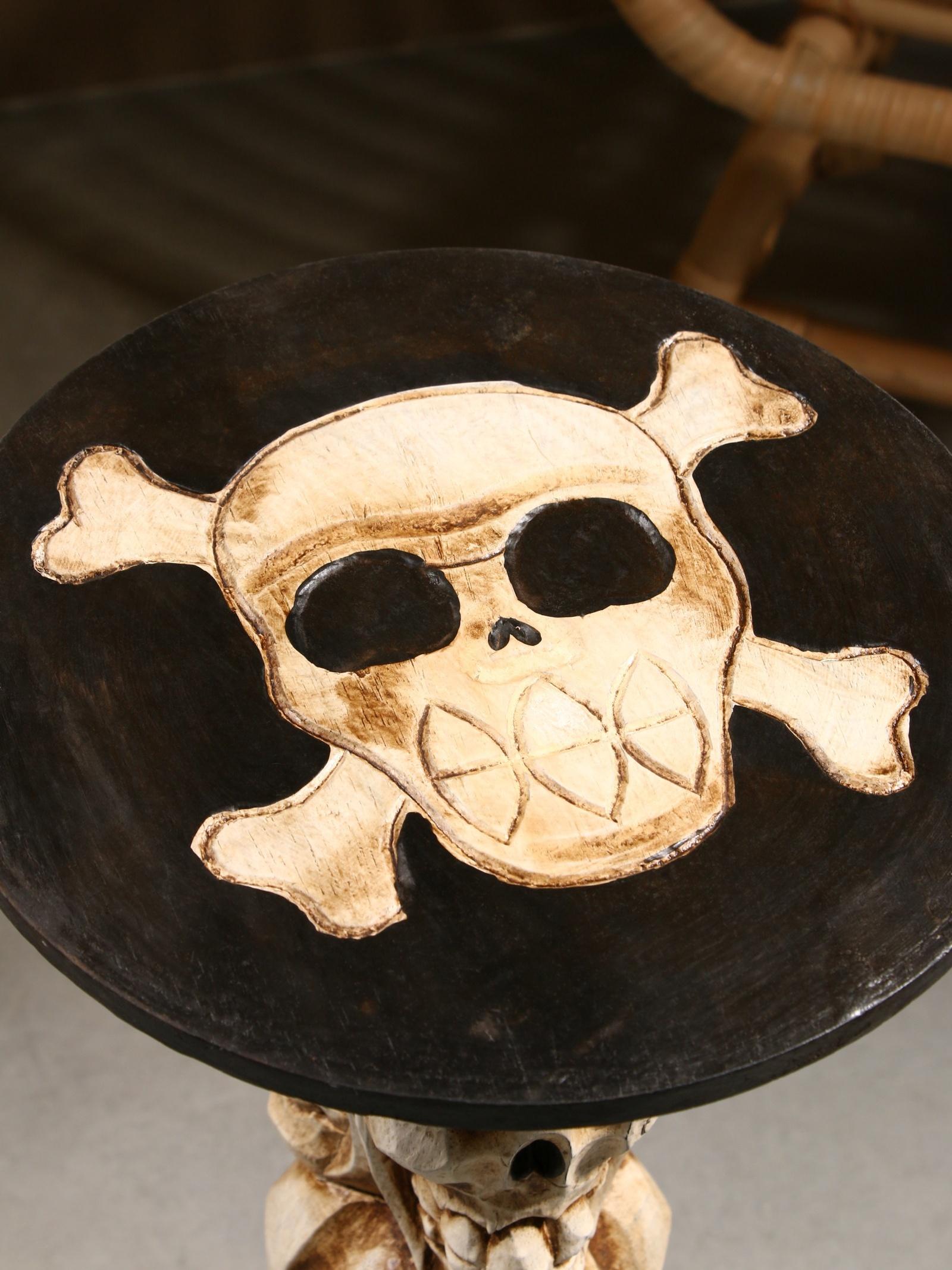 Табурет «Черепушки», 25×25×55.5 см, дерево