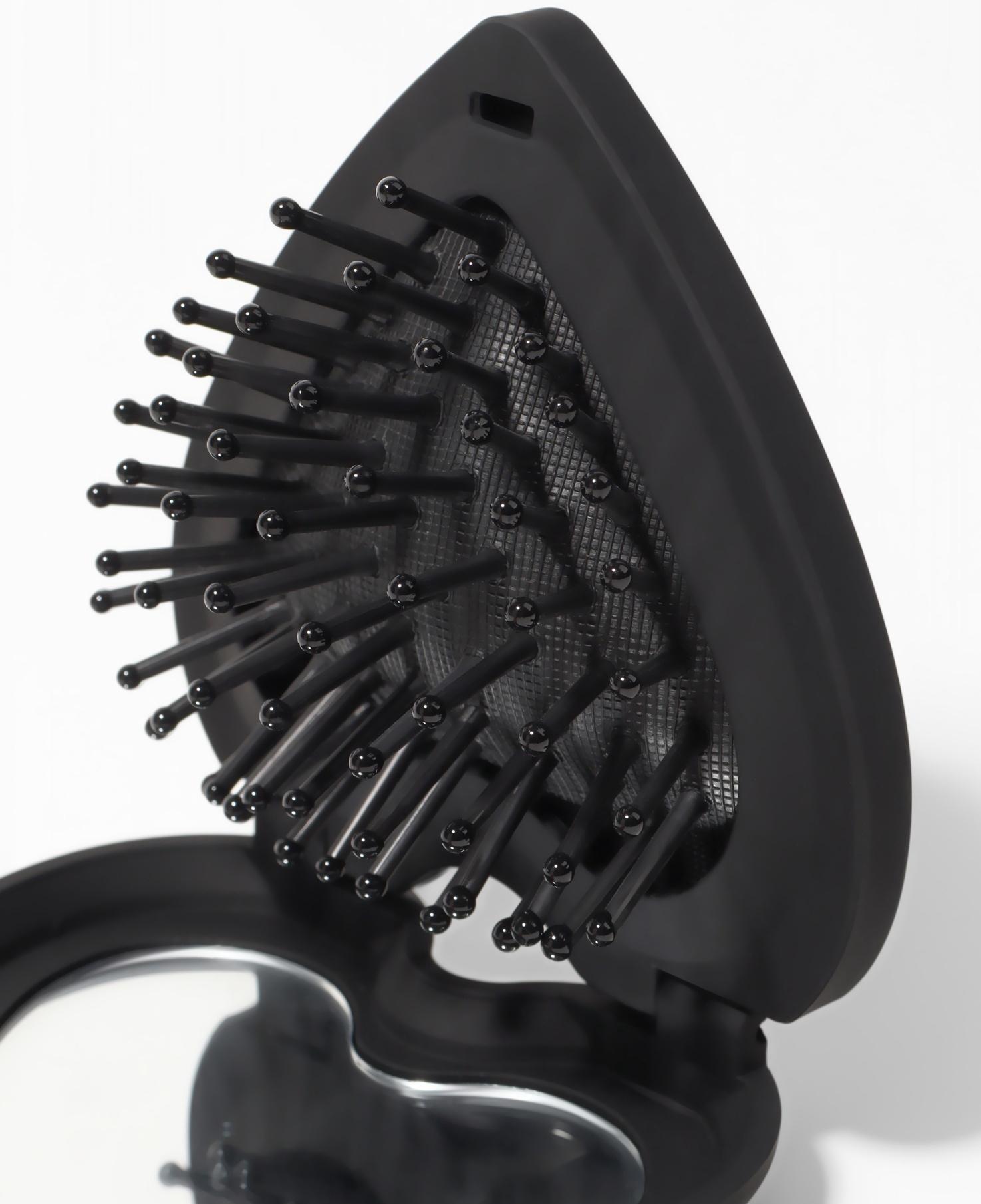 Расчёска массажная «Сердце», складная, с зеркалом, 8×2.5 см, матовая, чёрная