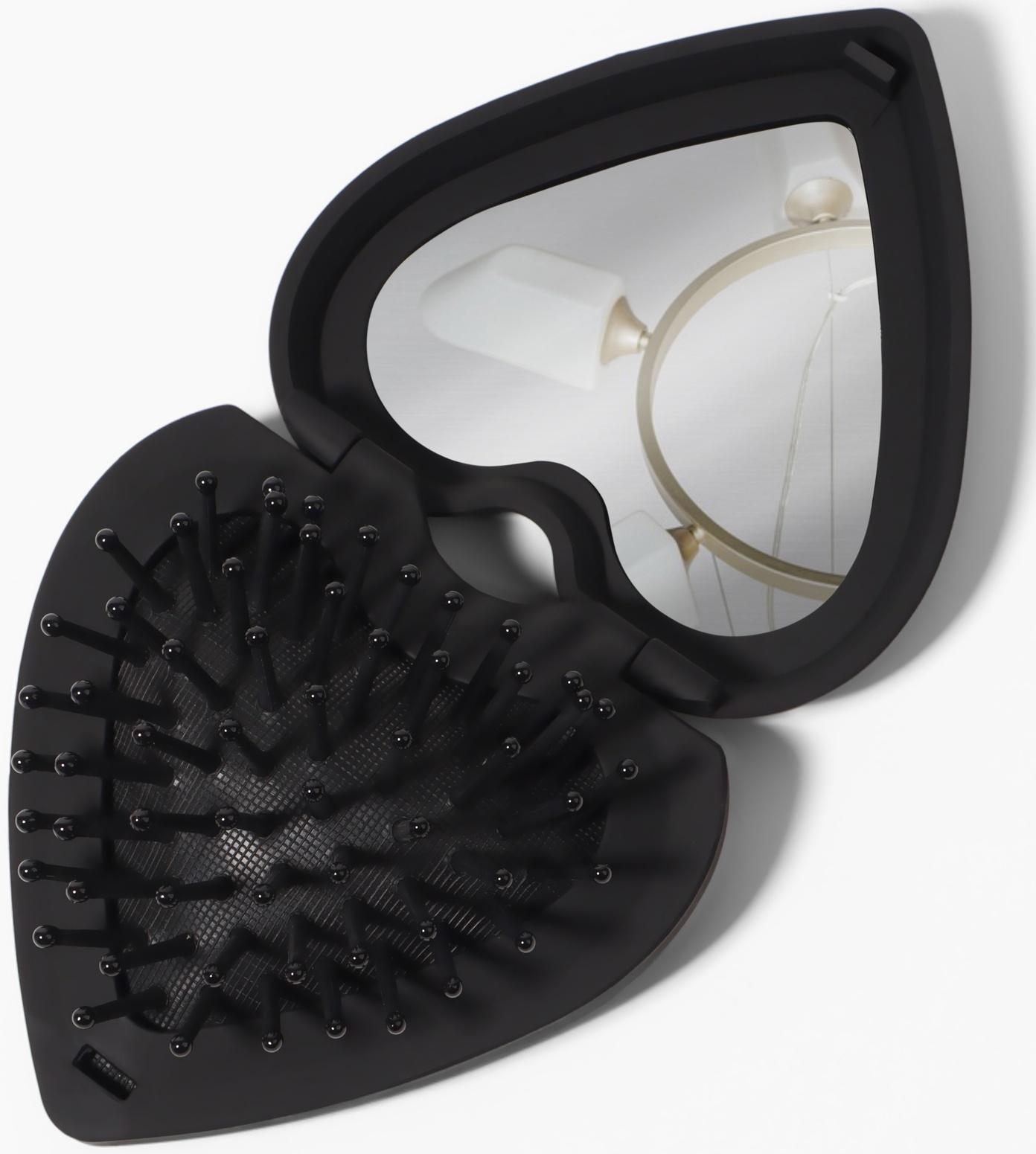 Расчёска массажная «Сердце», складная, с зеркалом, 8×2.5 см, матовая, чёрная