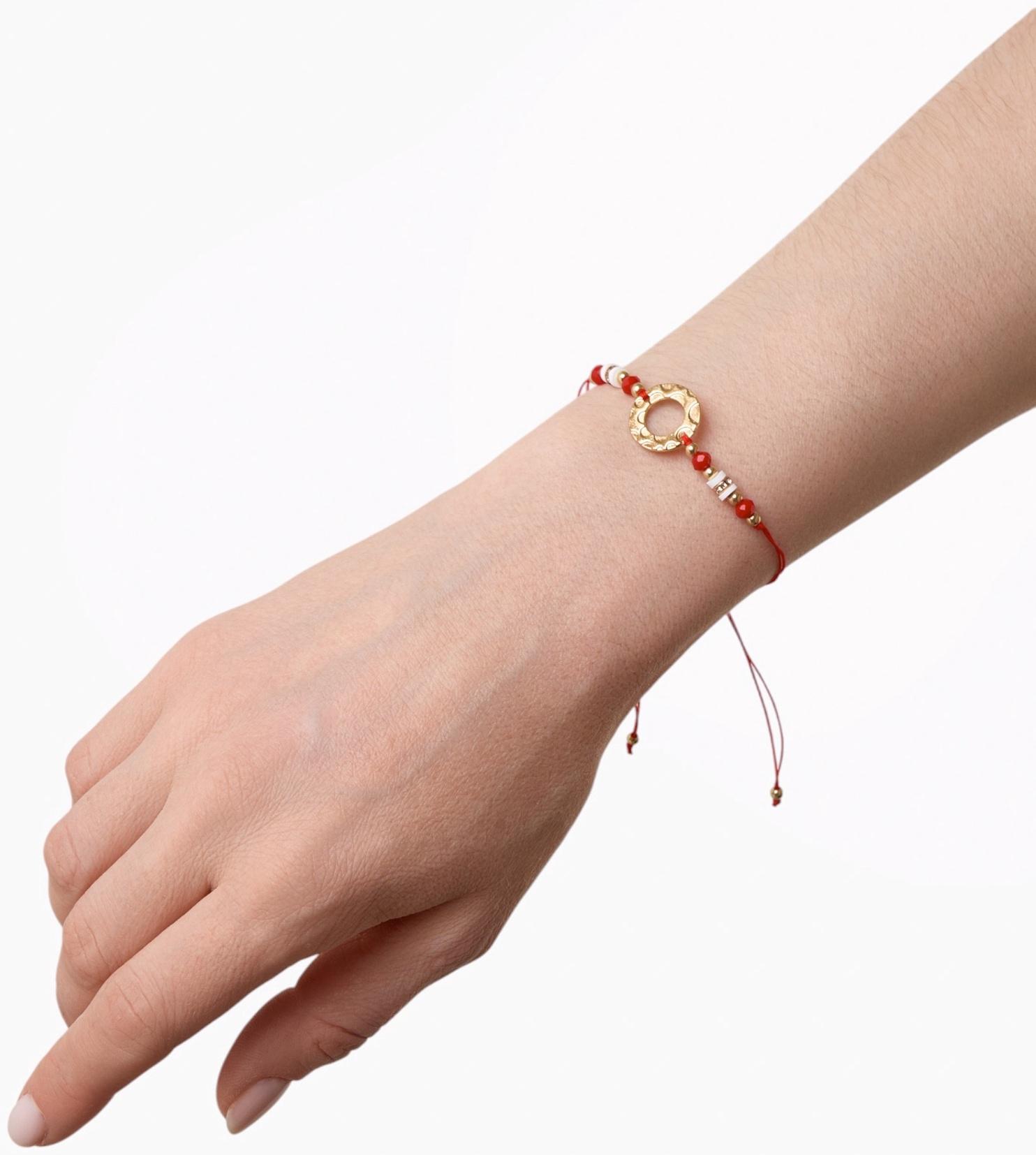 Браслет-оберег «Красная нить» женский, защита, кольцо, бело-красный в золоте, d=6