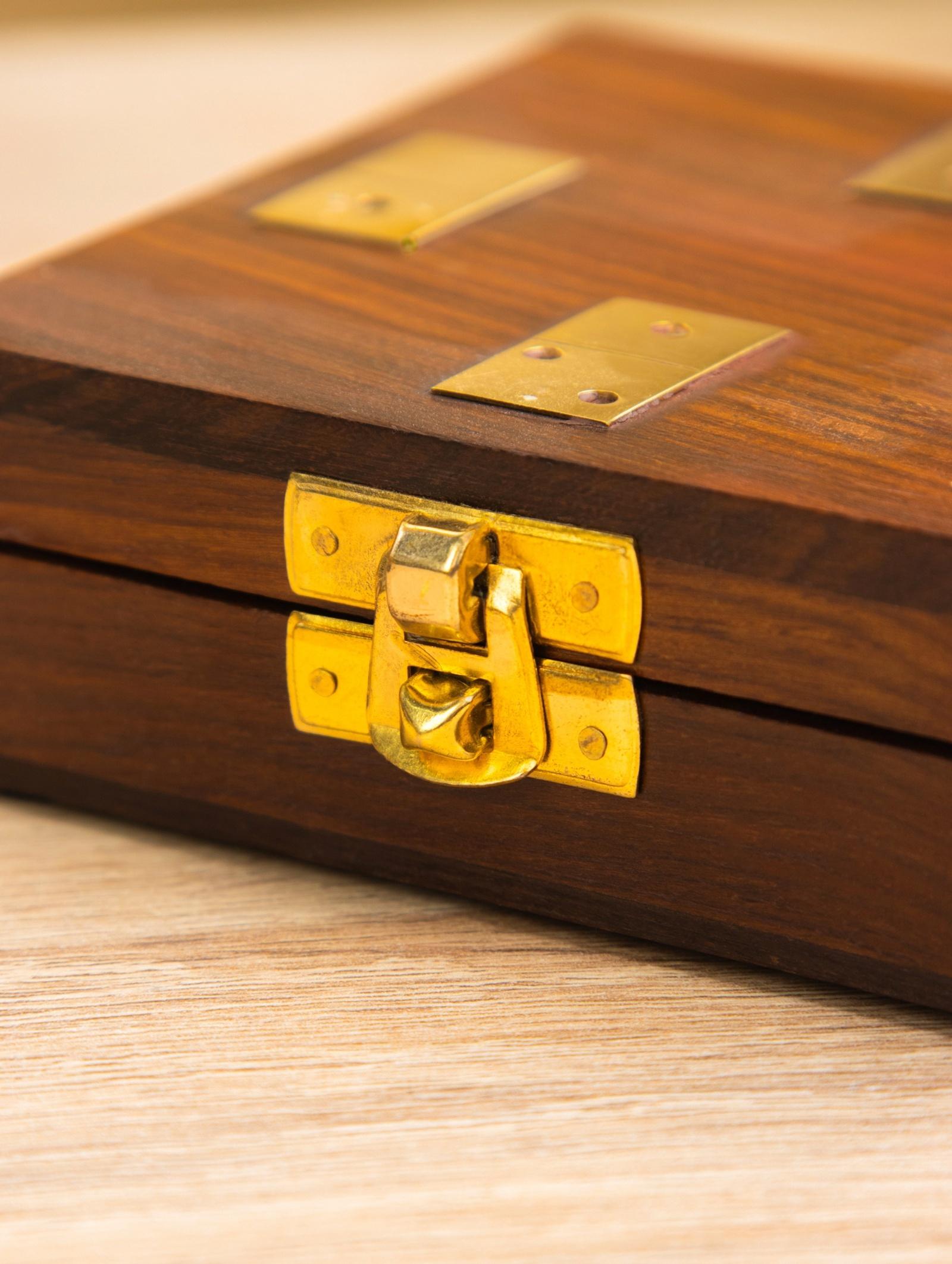 Настольная игра «Домино», 11×11.5×4 см, дерево шишам, латунь