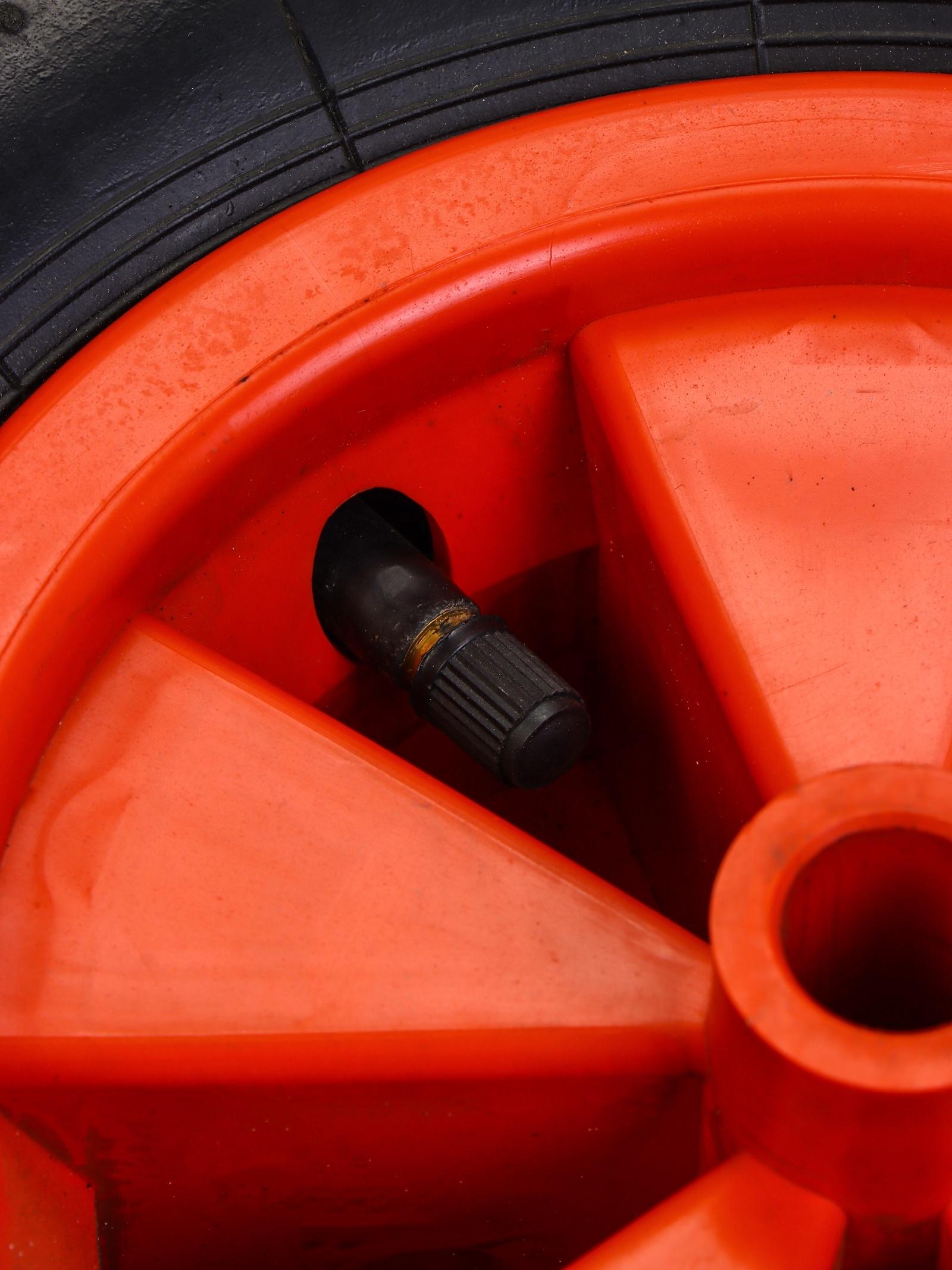 Колесо пневматическое, d=330 мм, ступица: диаметр 16 мм, длина 90 мм