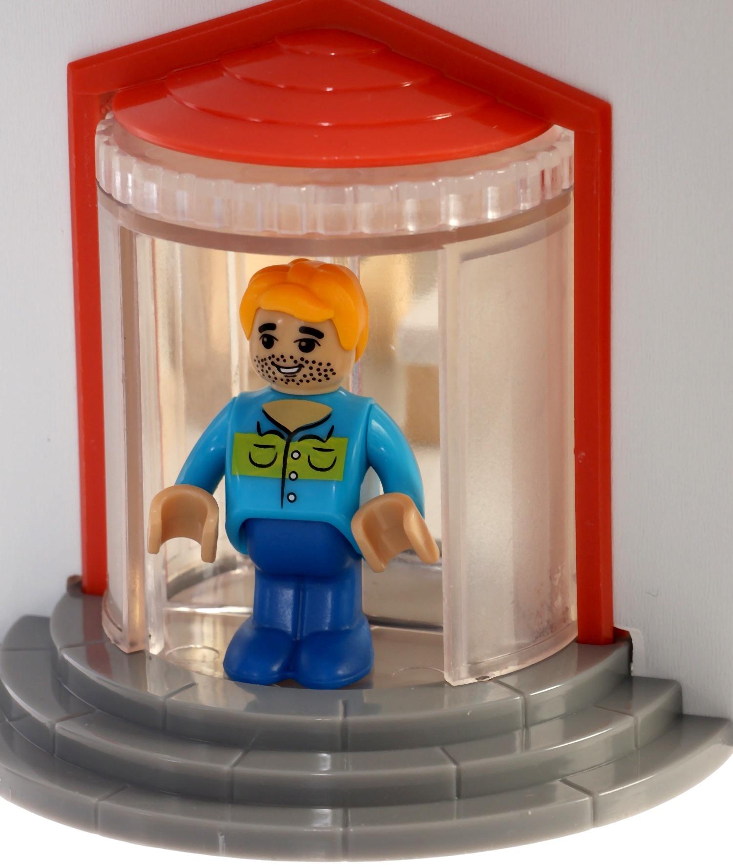 Кукольный домик с мебелью