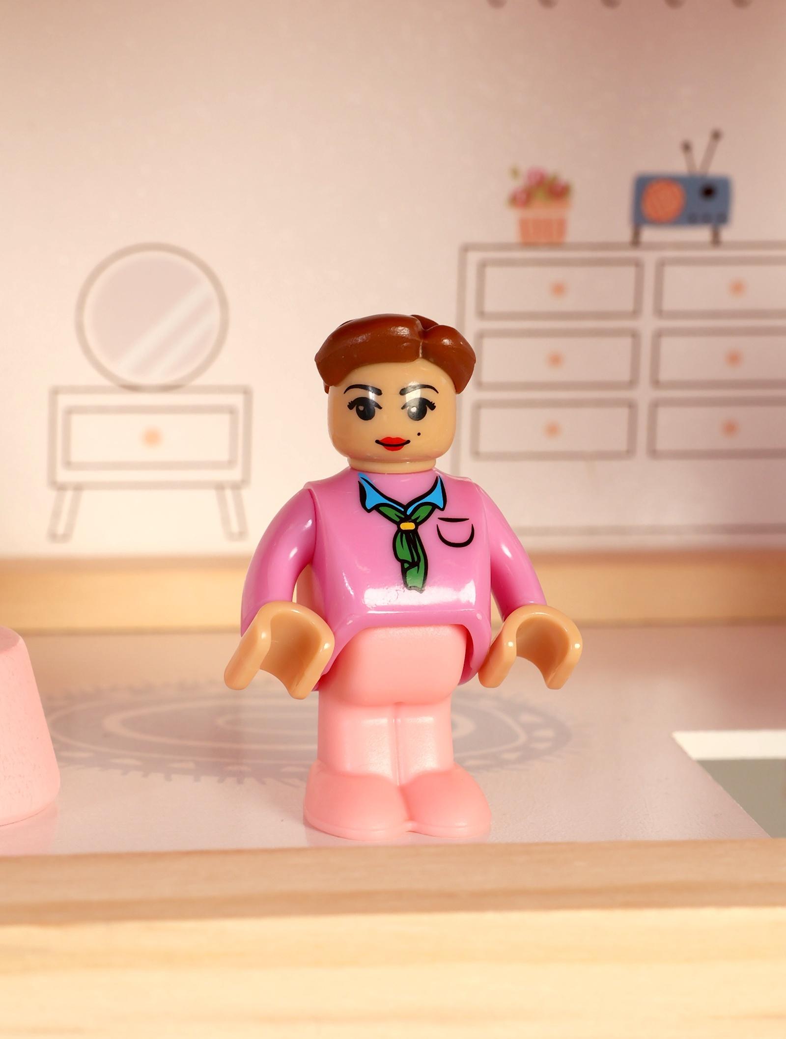 Кукольный домик с мебелью