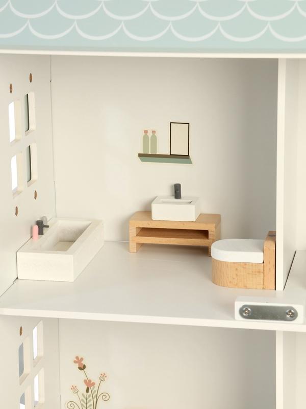 Кукольный домик с мебелью