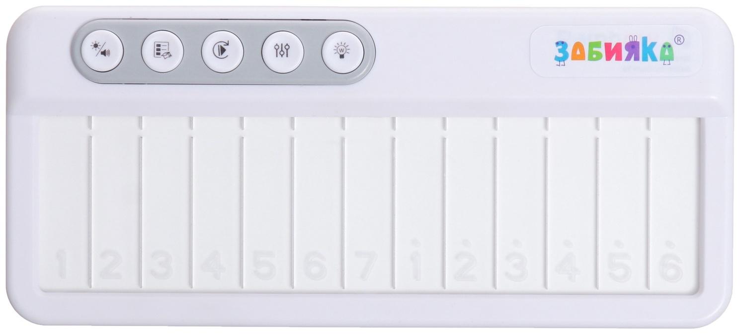 Музыкальное пианино звук, свет, цвет белый