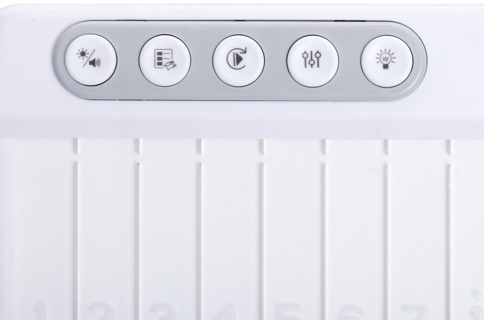 Музыкальное пианино звук, свет, цвет белый