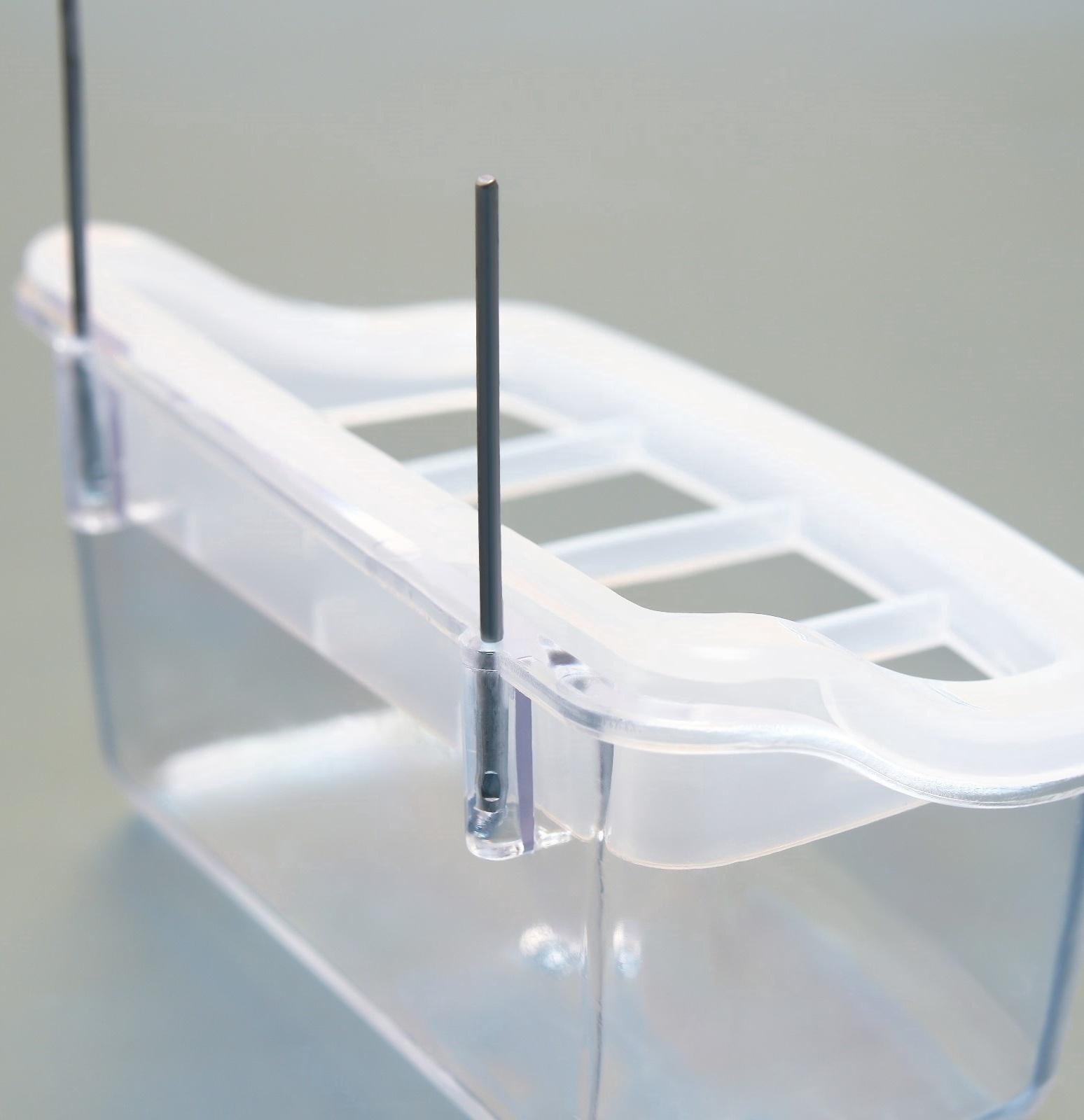 Кормушка для птиц внутренняя прозрачная с разделителем 11.7×5.5×6.3 см