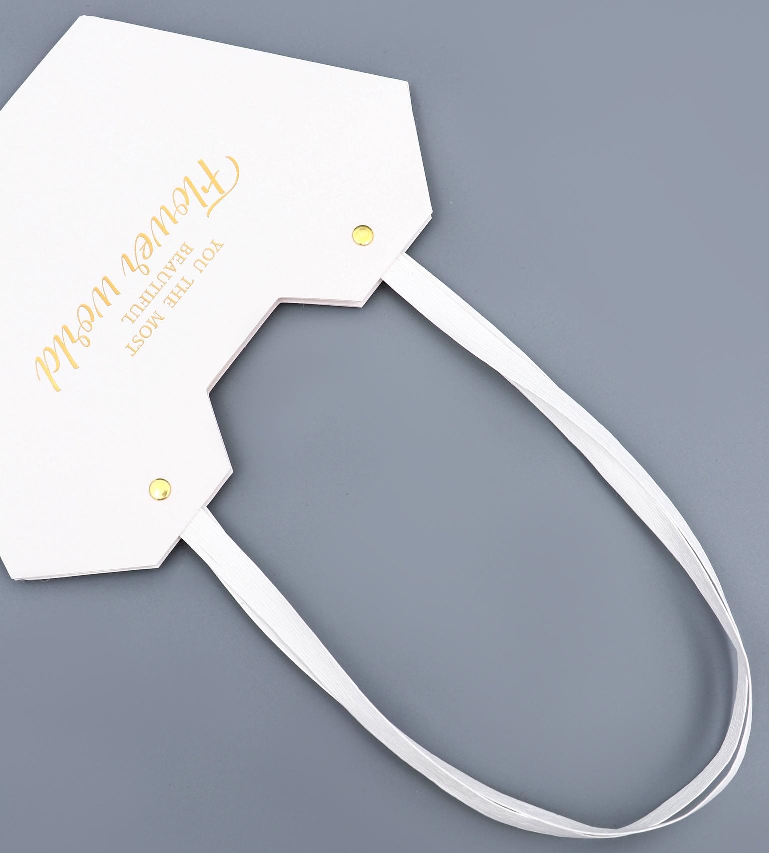 Сумка для цветов тиснение белая, «Самой прекрасной», влагостойкая, 23×15×9 см