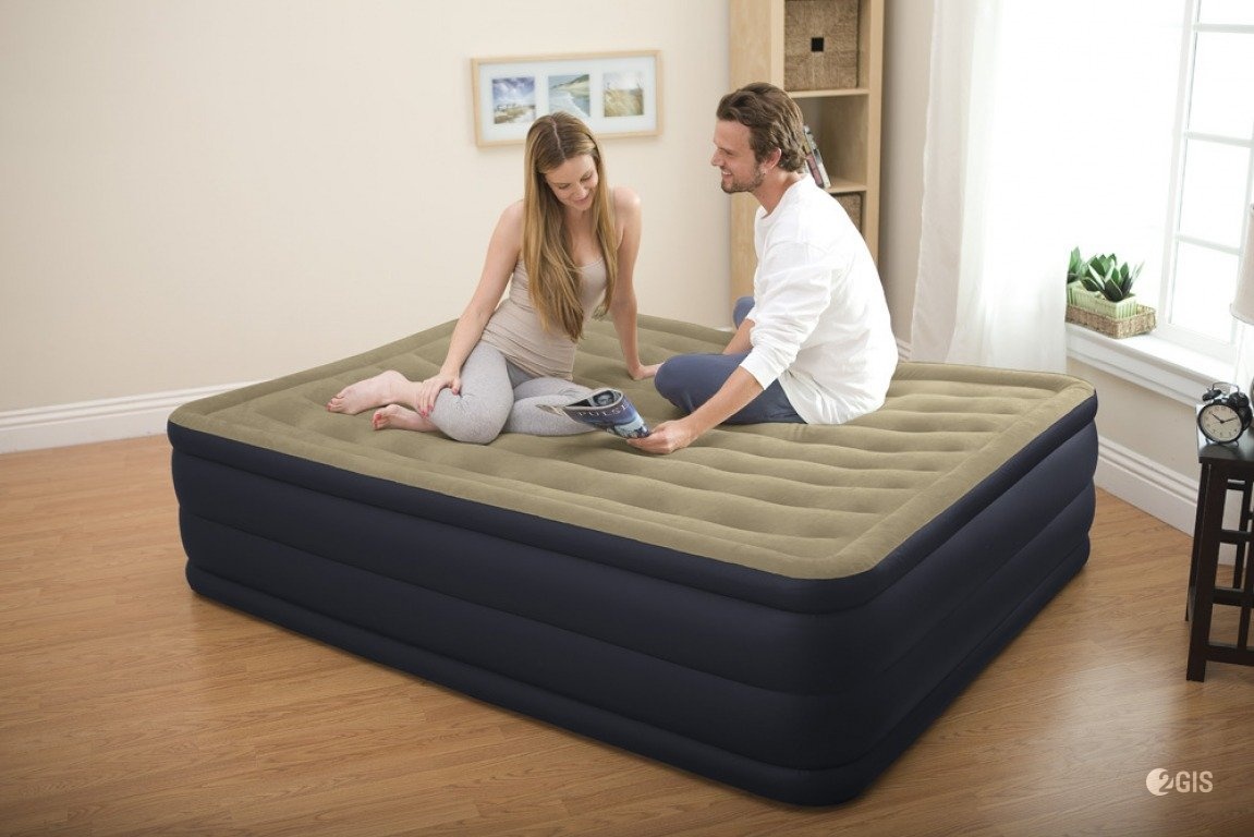 Кровать надувная двуспальная Intex «Queen Plush Bed» 67770 152 см. х 203 см. х 33 см., с встроенным насосом