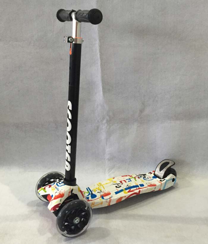 Детский трехколесный складной самокат Scooter со светящимися колесами (M01217)