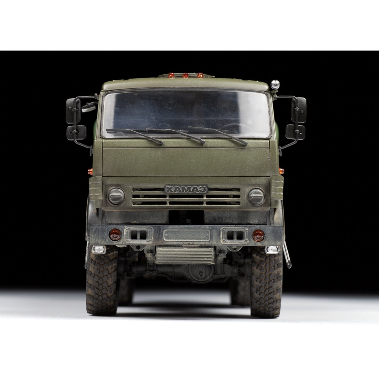 Сборная модель Zvezda 1:35 «Российский трехосный грузовик Камаз К-5350 