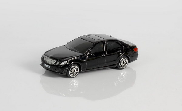 Машинка металлическая Uni-Fortune RMZ City 1:64 Mercedes Benz E63 AMG, без механизмов, цвет черный, 9 x 4.2 x 4 см
