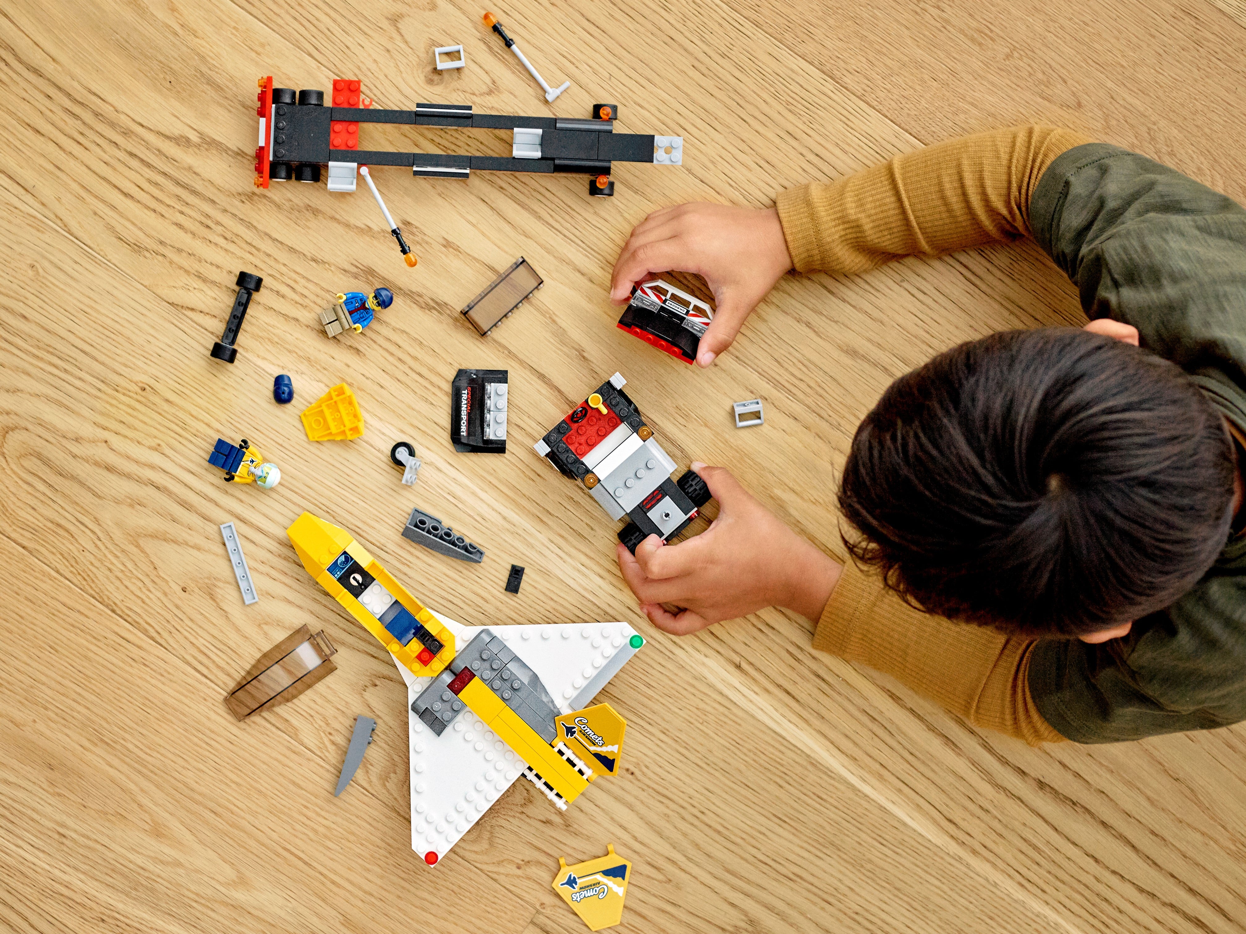 Конструктор LEGO City Great Vehicles «Транспортировка самолёта на авиашоу» 60289 / 281 деталь