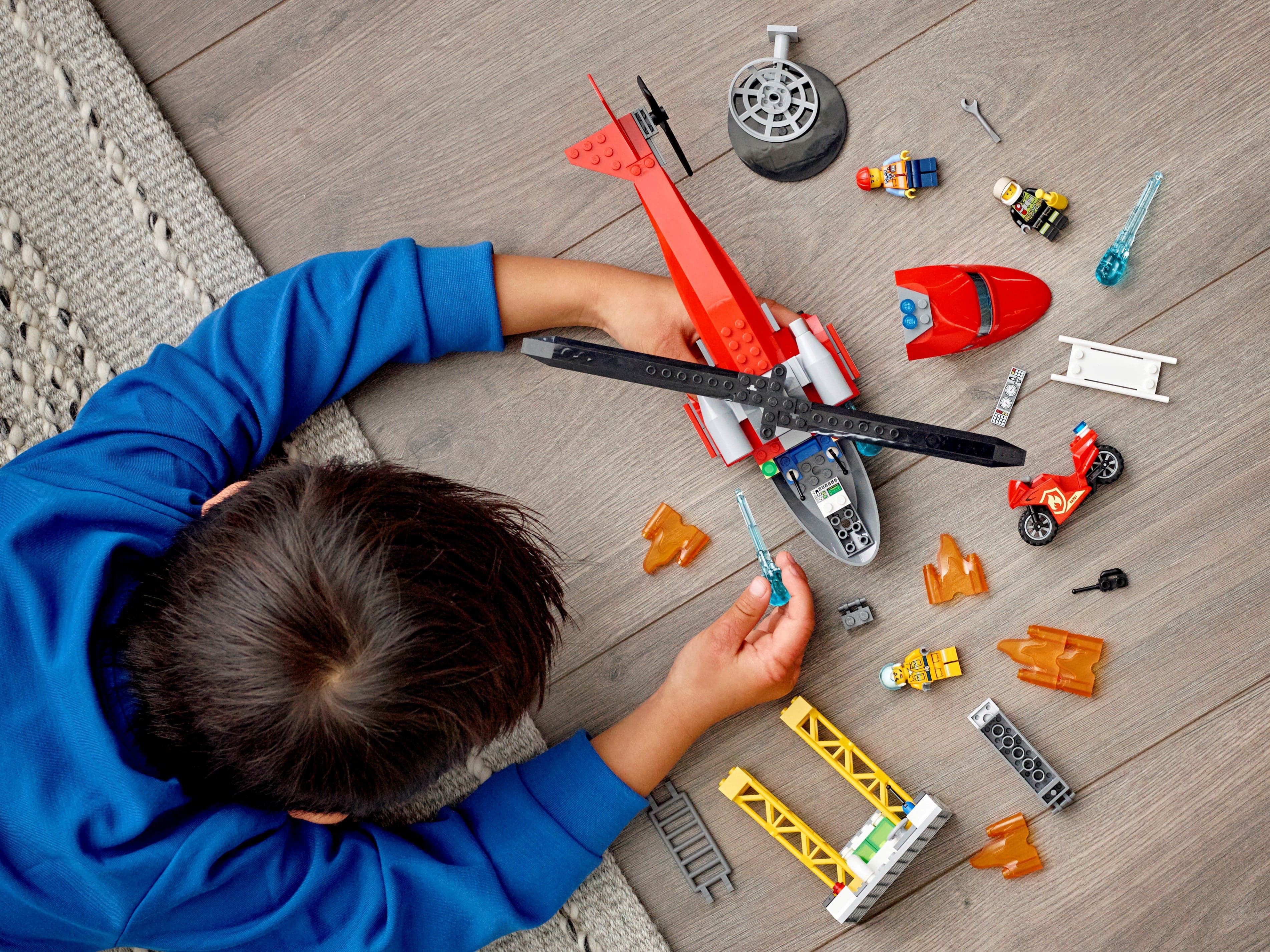 Конструктор LEGO City Fire «Спасательный пожарный вертолёт» 60281 / 212 деталей
