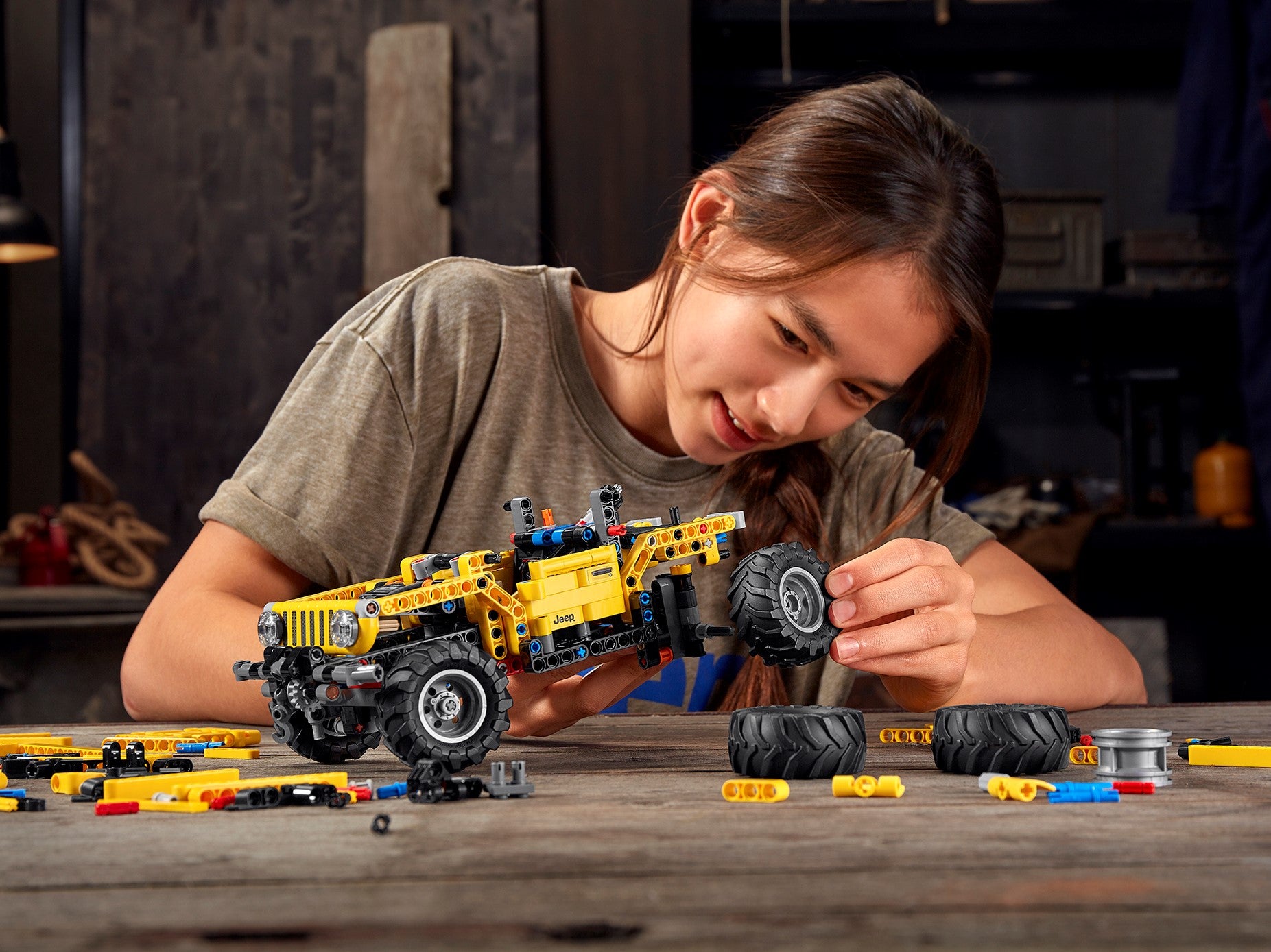Конструктор LEGO Technic «Jeep Wrangler» 42122 / 665 деталей