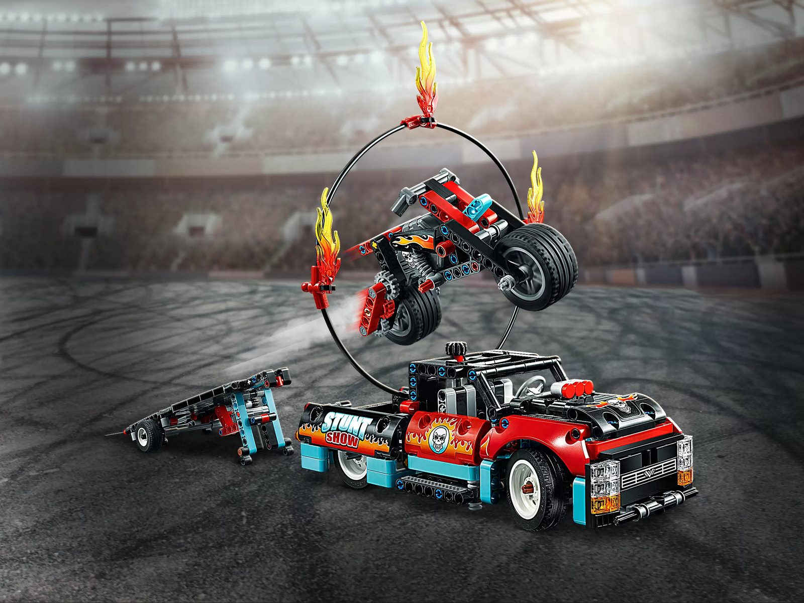 Конструктор LEGO Technic 42106 «Шоу трюков на грузовиках и мотоциклах» 610 деталей