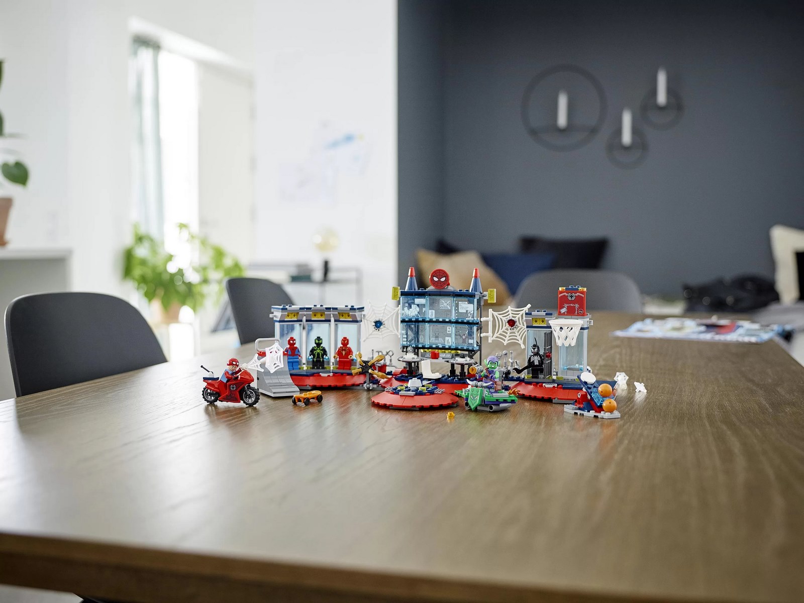 Конструктор LEGO Super Heroes «Нападение на мастерскую паука» 76175 / 466 деталей