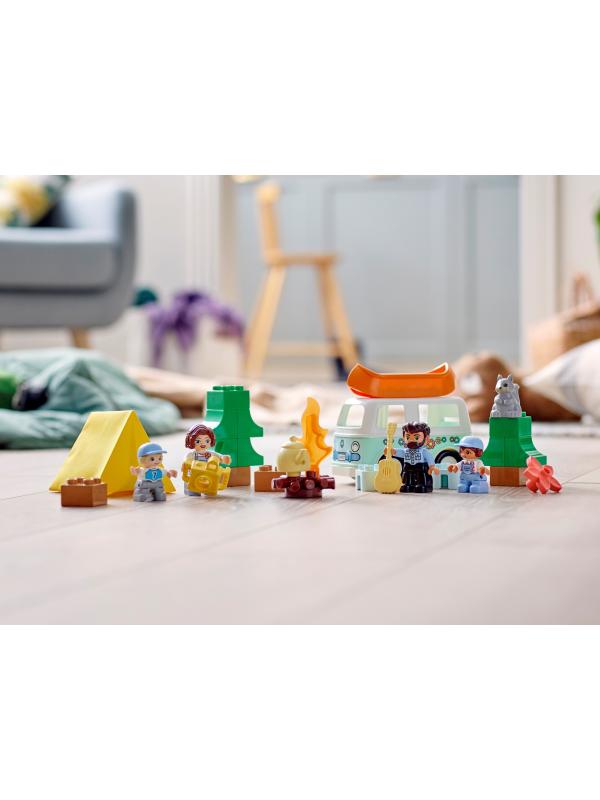 Конструктор LEGO Duplo Town «Семейное приключение на микроавтобусе» 10946 / 30 деталей
