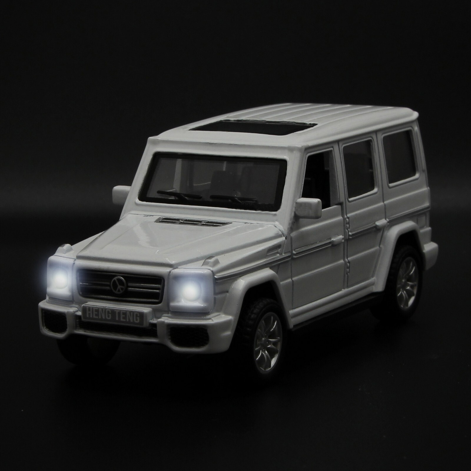 Металлическая машинка HengTeng Toys 1:36 «Toyota Land Cruiser / Mercedes-Benz G-Класс» 53522-4A свет и звук, инерционная / Микс