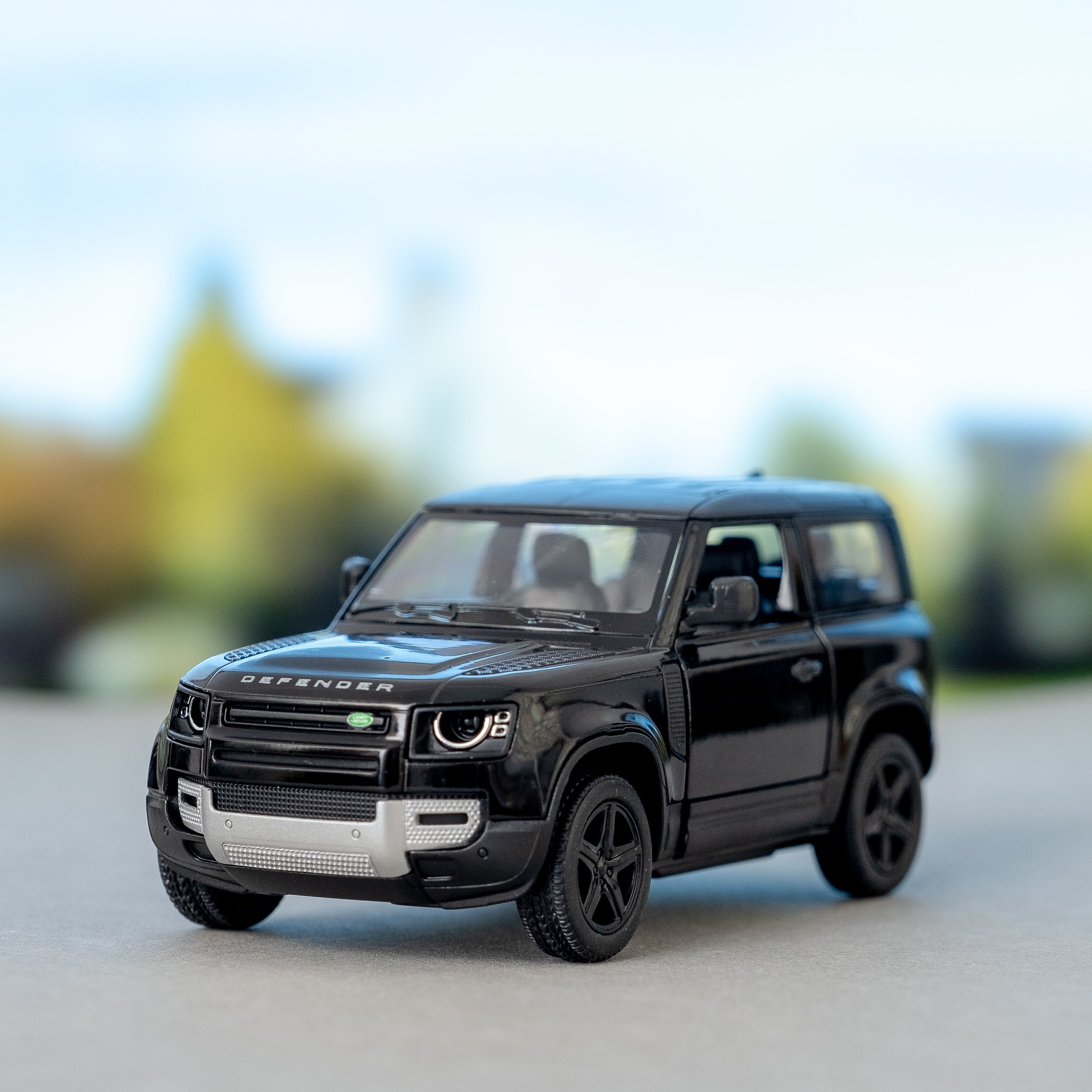 Металлическая машинка Kinsmart 1:36 «Land Rover Defender 90» KT5428D, инерционная / Черный