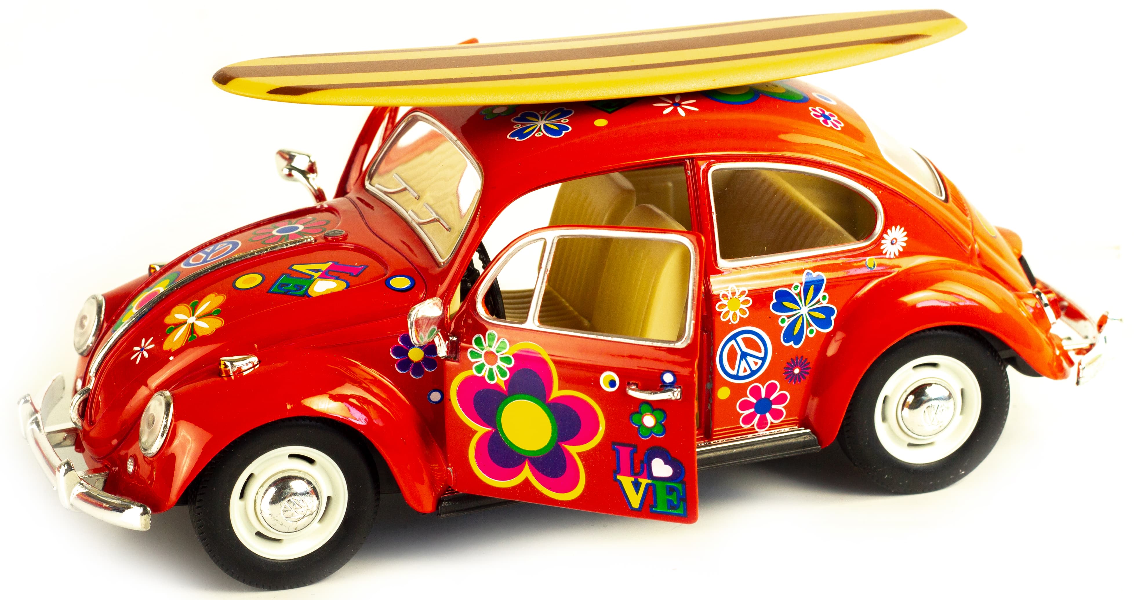 Машинка металлическая Kinsmart 1:24 «1967 Volkswagen Classical Beetle w/ wooden surfboard» KT7002DFS-1, инерционная / Красная