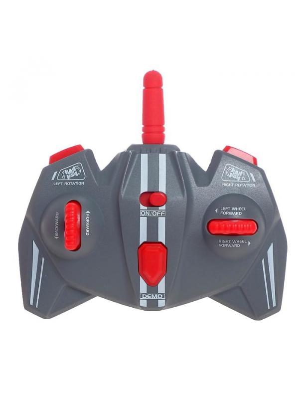 Радиоуправляемая машинка-перевертыш 1:24 со световыми и звуковыми эффектами М2210А / Микс