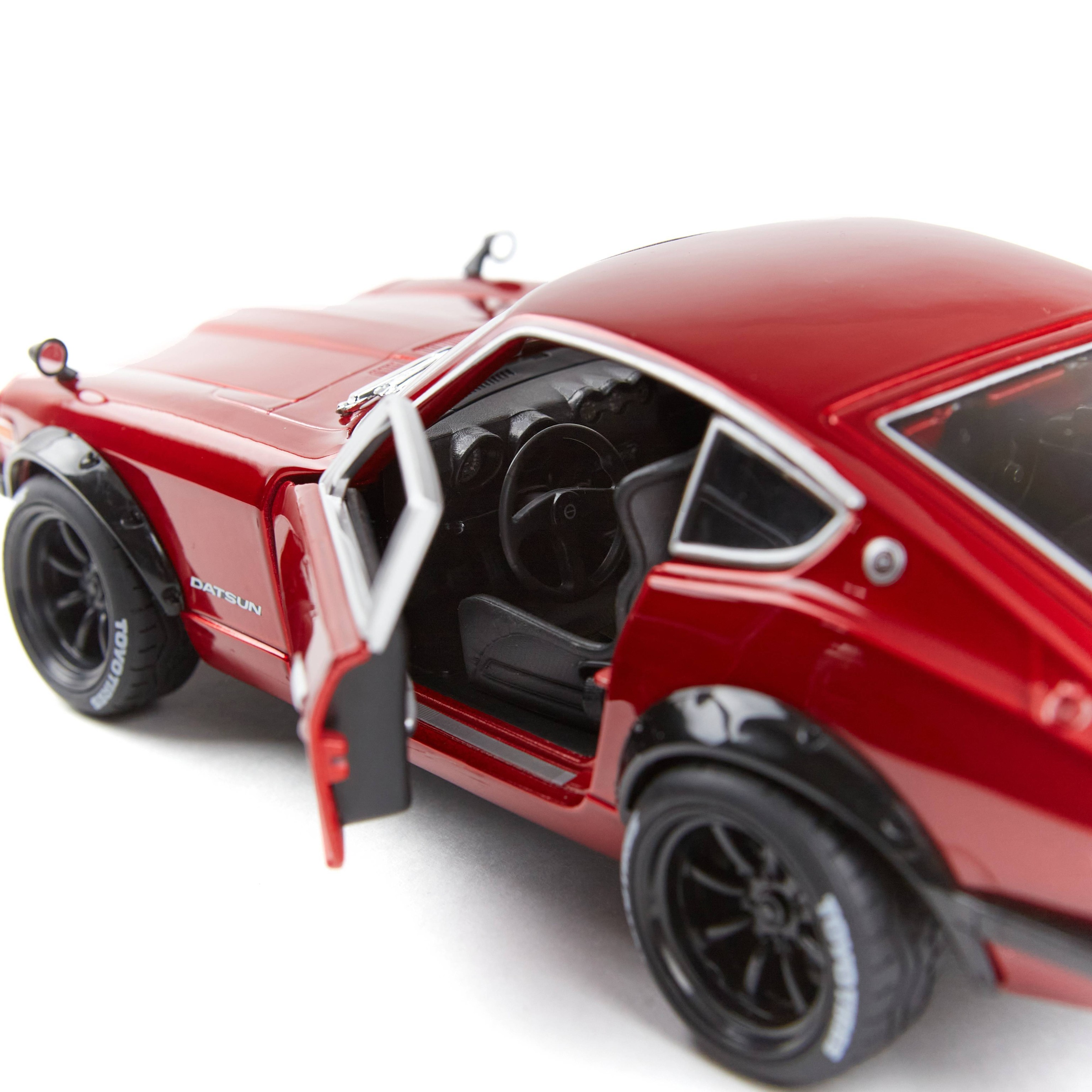 Коллекционная металлическая модель Maisto 1:18 Tokyo Modern «Datsun 240Z 1971» А32610 / Красный