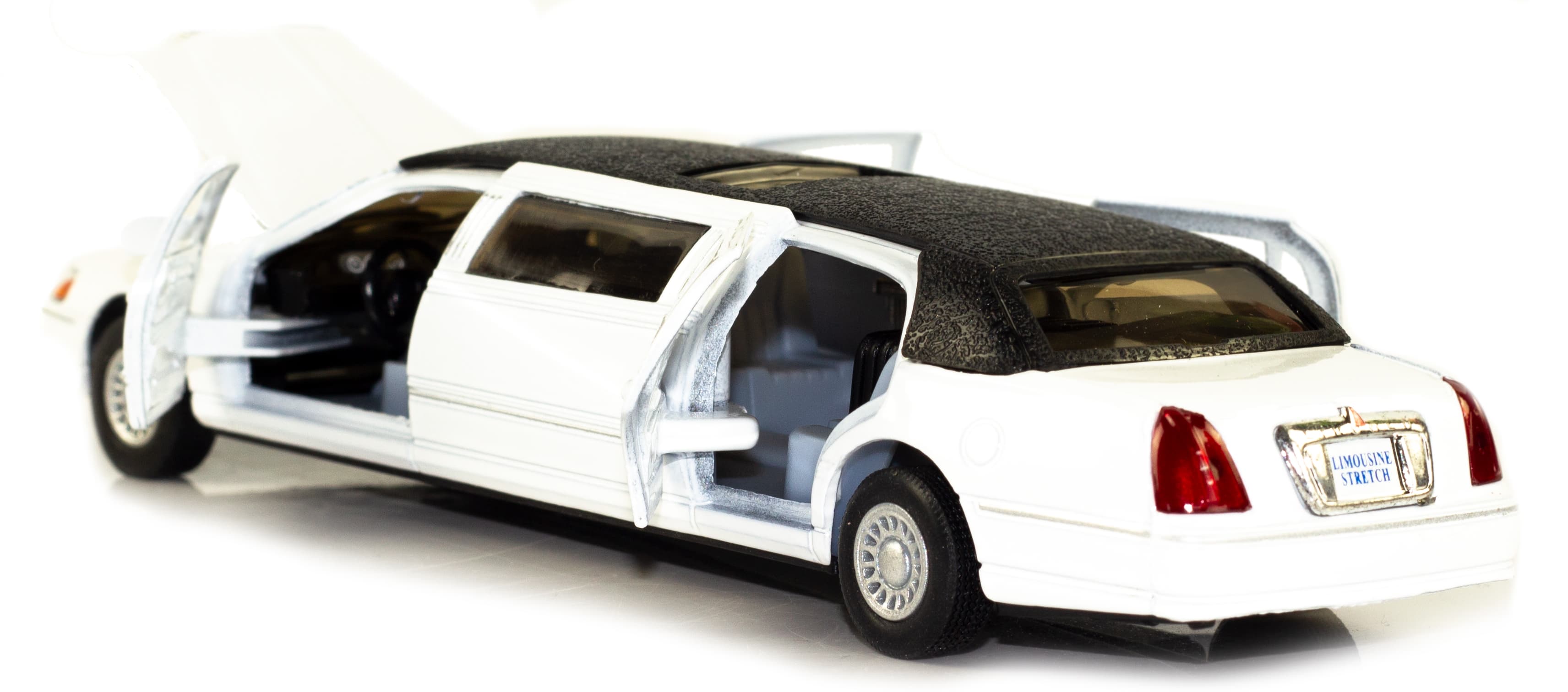 Металлическая машинка Kinsmart 1:38 «1999 Lincoln Town Car Stretch Limousine» KT7001DH / Белый