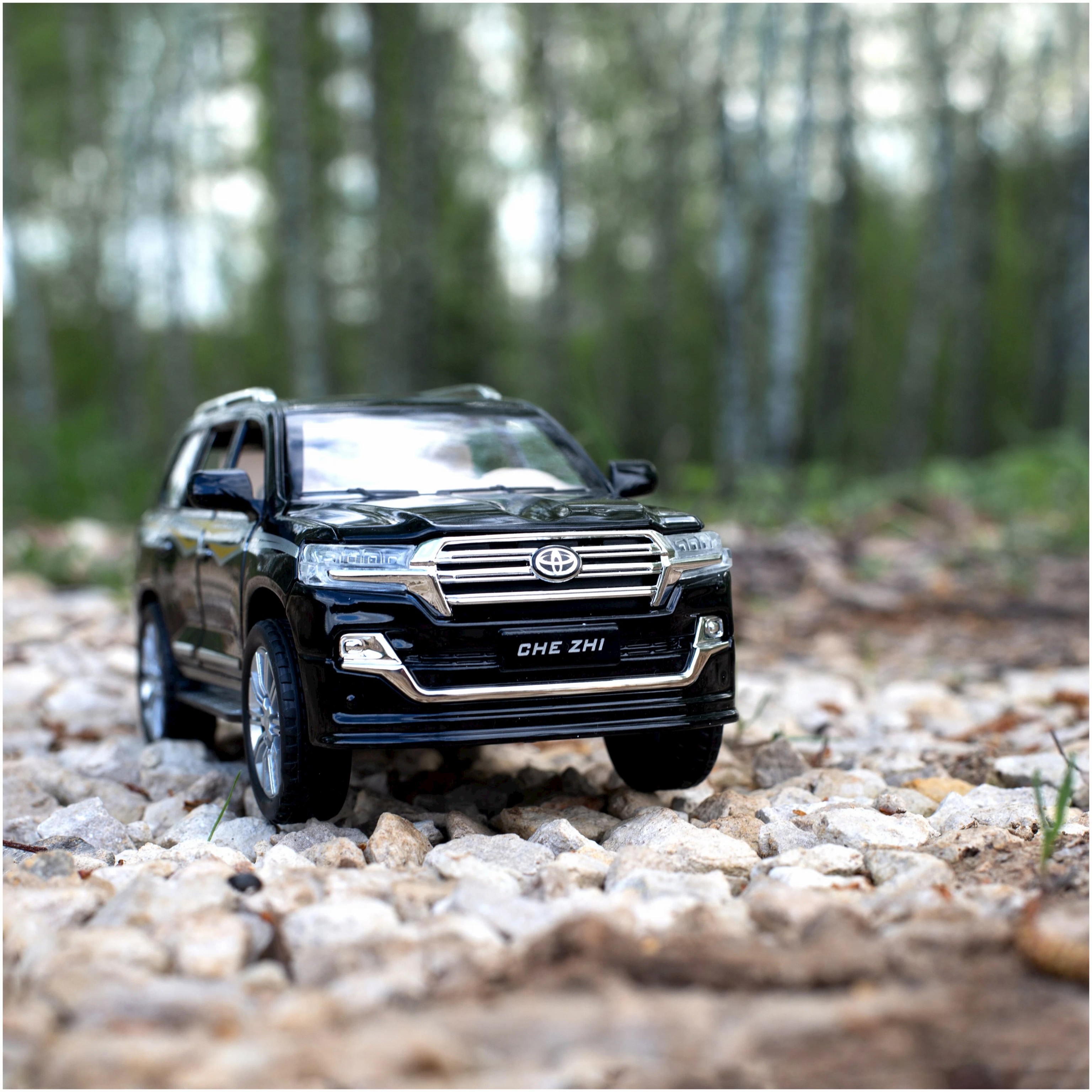 Металлическая машинка Che Zhi 1:24 «Toyota Land Cruiser 200» CZ123A, 20.2 см., инерционная, свет, звук / Черный
