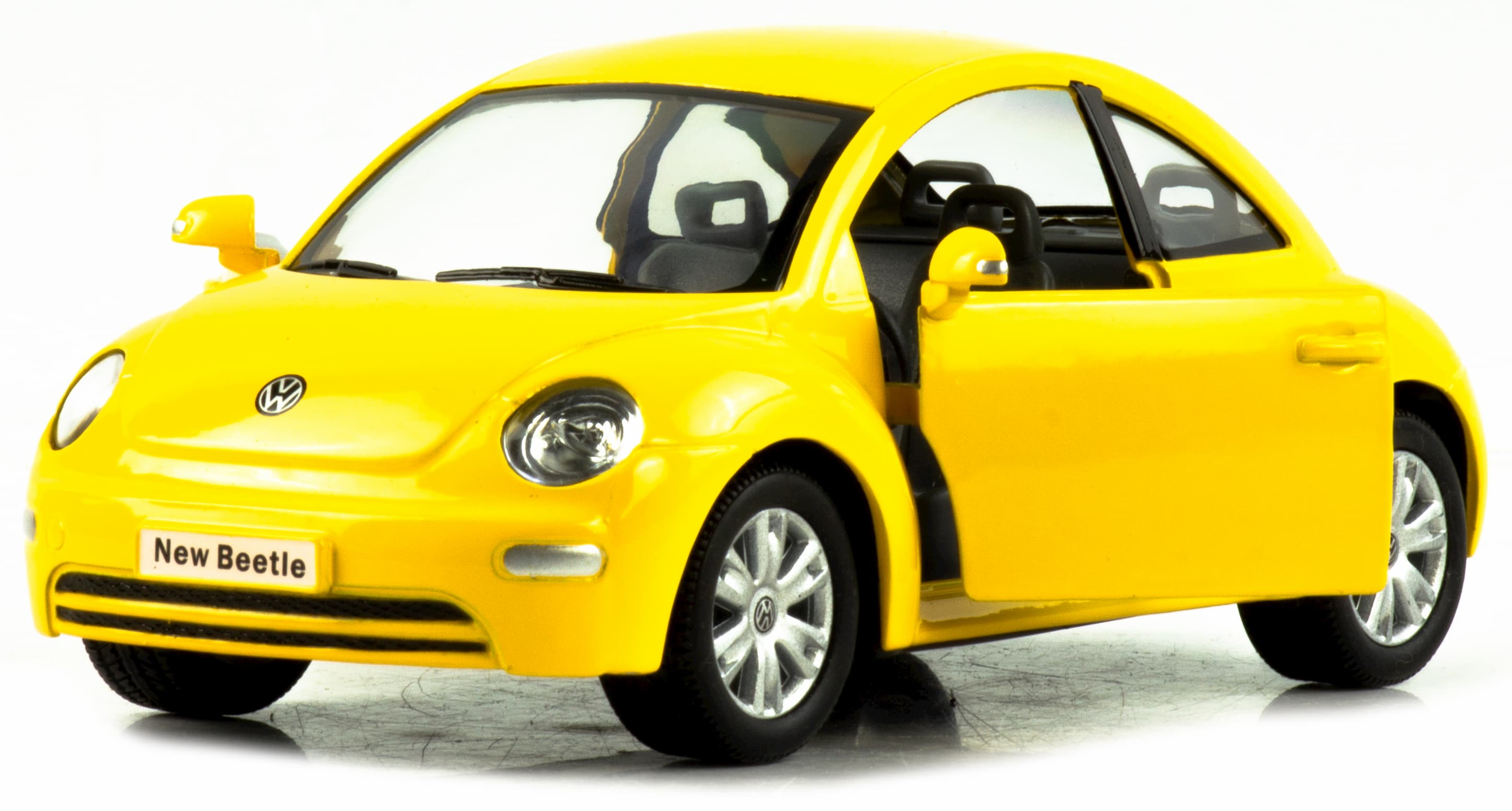 Металлическая машинка Kinsmart 1:24 «Volkswagen New Beetle» KT7003D / Желтый