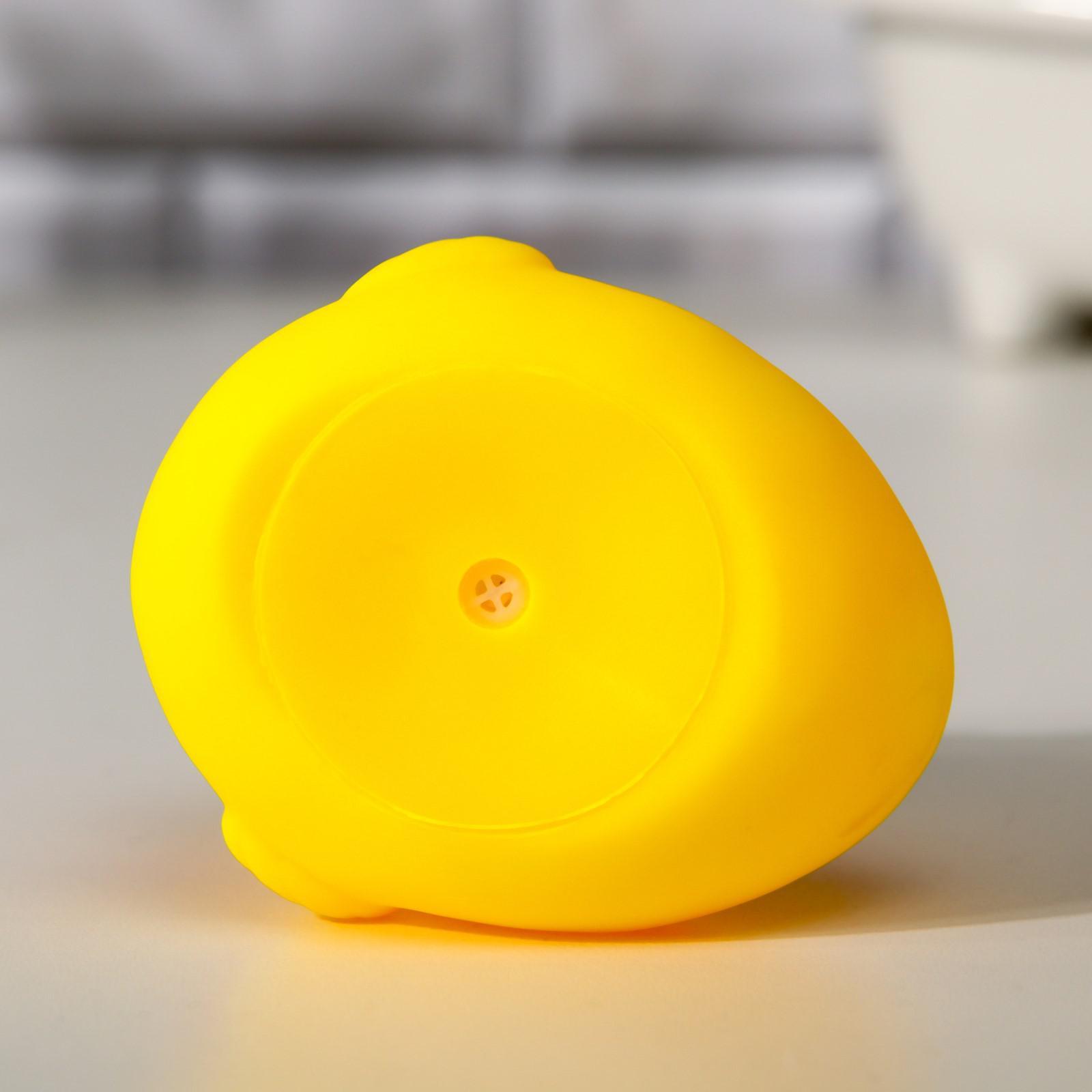 Резиновая игрушка-пищалка для ванны «Уточка и 6 утятат» 10 см. / AY005G