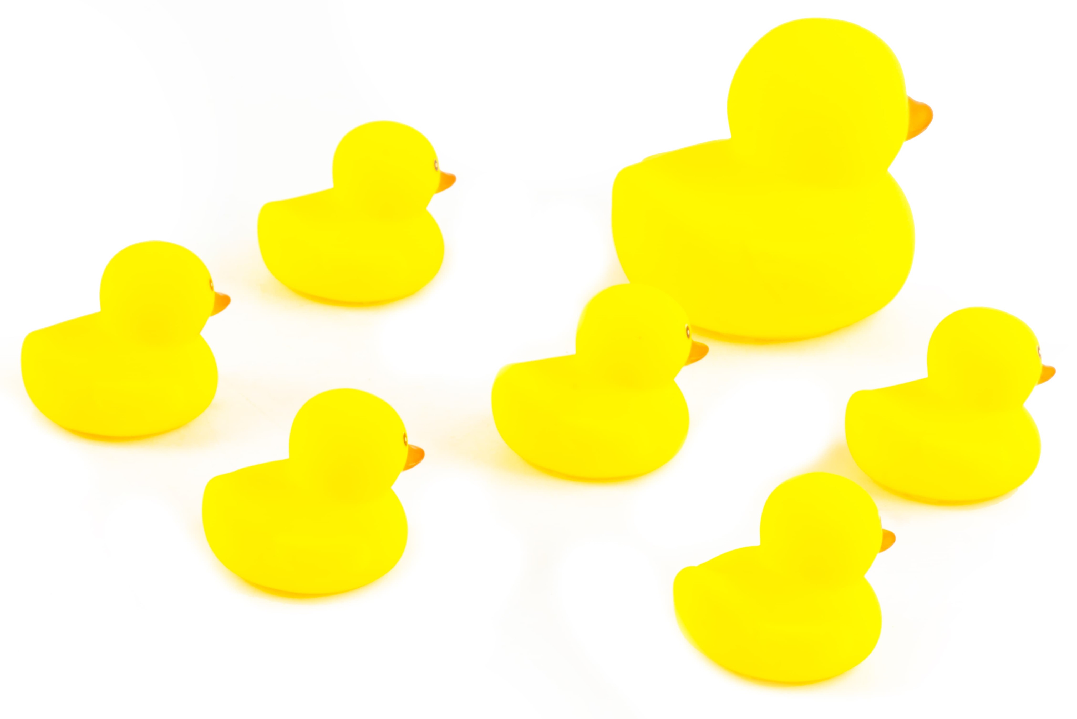 Резиновая игрушка-пищалка для ванны «Уточка и 6 утятат» 10 см. / AY005G