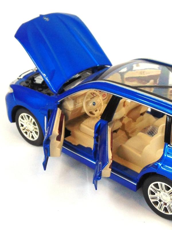 Металлическая машинка Che Zhi 1:24 «BMW X7» CZ115A, 20.5 см., свет и звук, инерционная / Микс