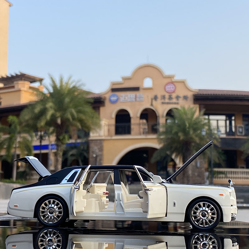 Металлическая машинка 1:24 «Rolls-Royce Phantom» А2403А, 21см., инерционная, свет и звук / Черно-белый