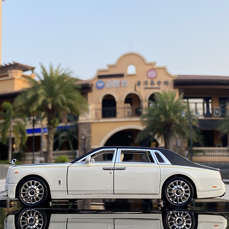 Металлическая машинка 1:24 «Rolls-Royce Phantom» А2403А, 21см., инерционная, свет и звук / Черно-белый