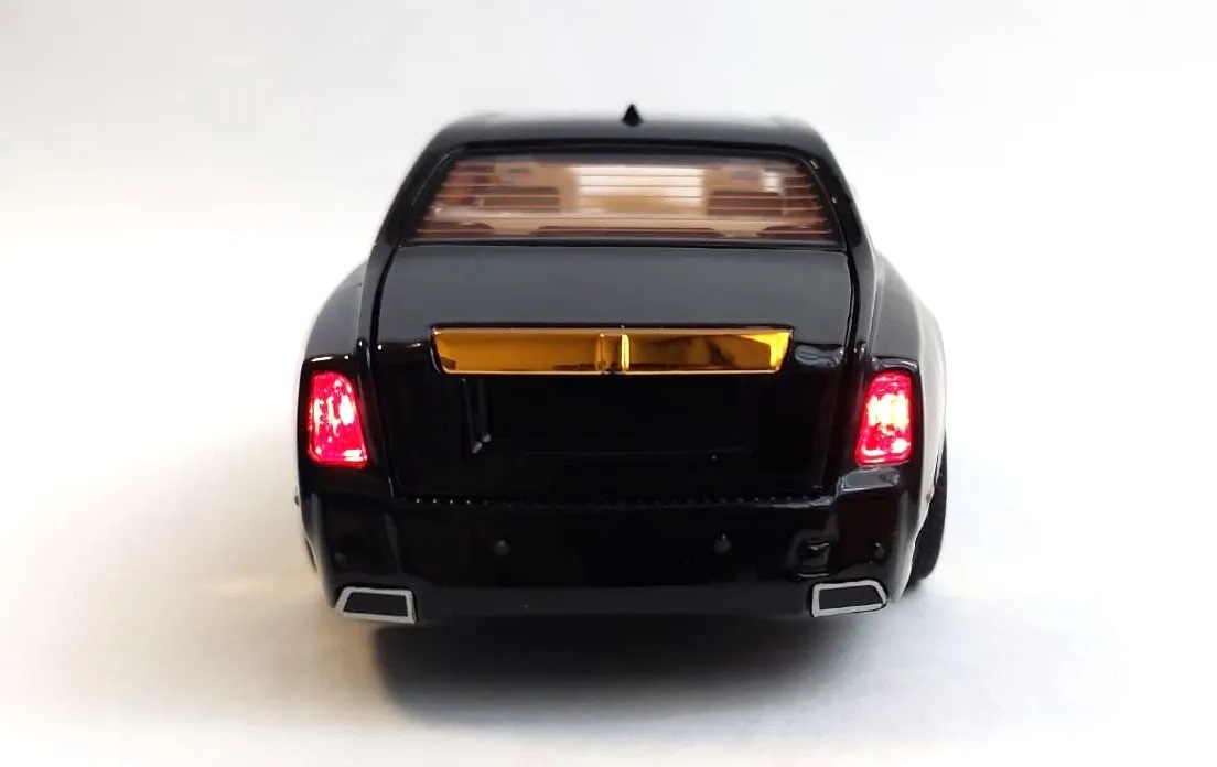 Металлическая машинка 1:24 «Rolls-Royce Phantom» А2403А, 21см., инерционная, свет и звук / Черно-золотой