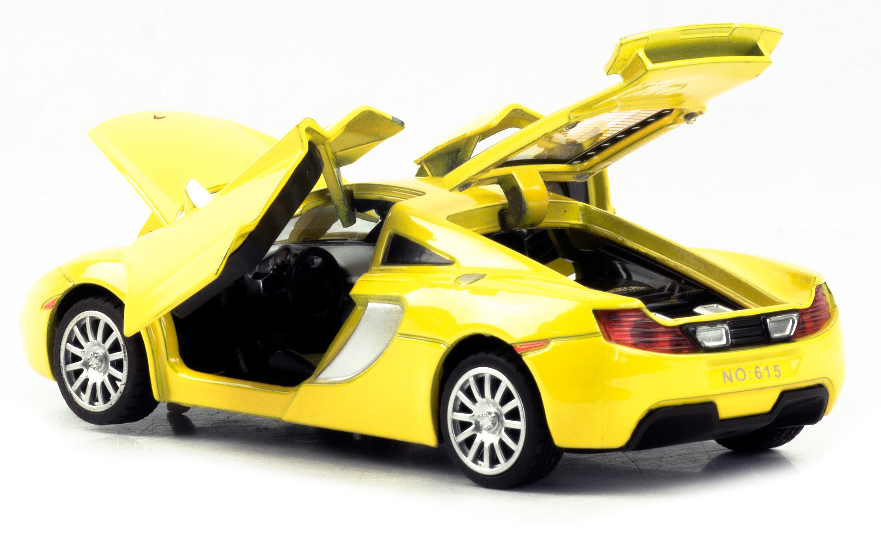 Металлическая машинка Wanbao 1:32 «McLaren» 615D, инерционная, свет и звук / Желтый