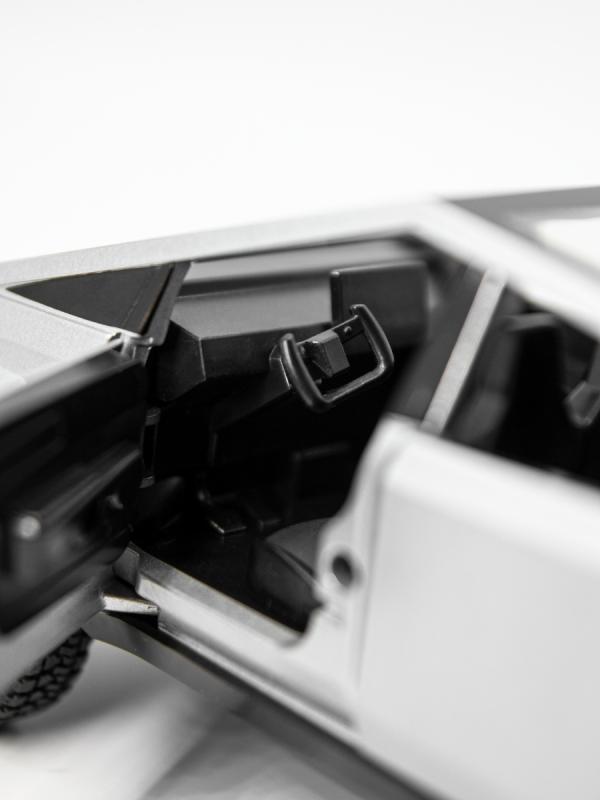 Металлическая машинка XHD 1:24 «Tesla Cybertruck» HB2405, 23 см., инерционная, свет, звук / Микс