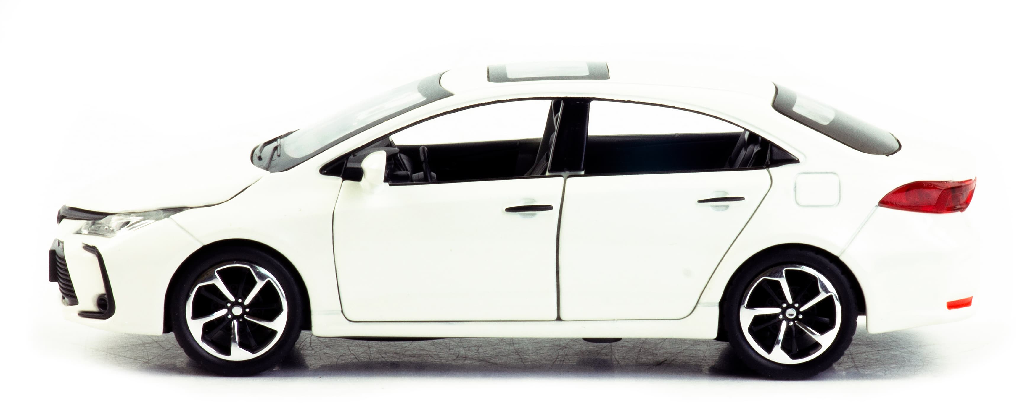 Металлическая машинка Che Zhi 1:32 «Toyota Corolla» CZ40A 15.2 см. инерционная, свет, звук / Белый