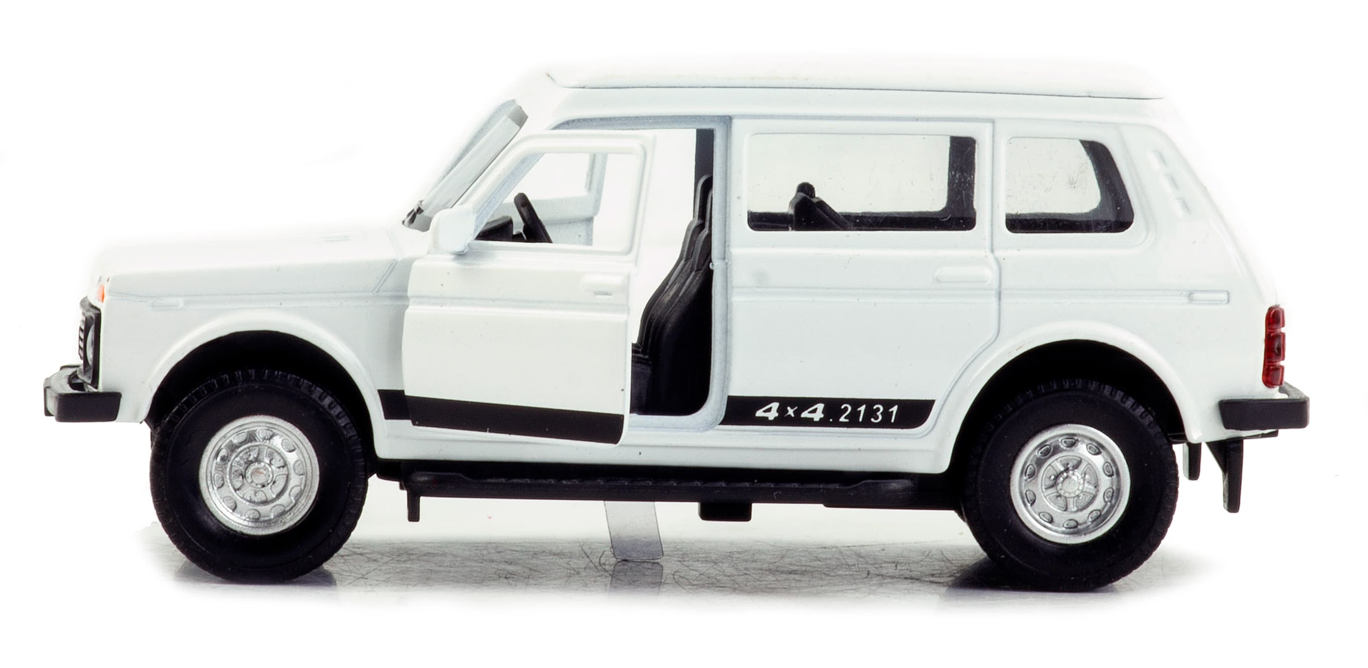 Металлическая машинка 1:32 «Нива» А1813-12D, инерционная, свет, звук / Белый