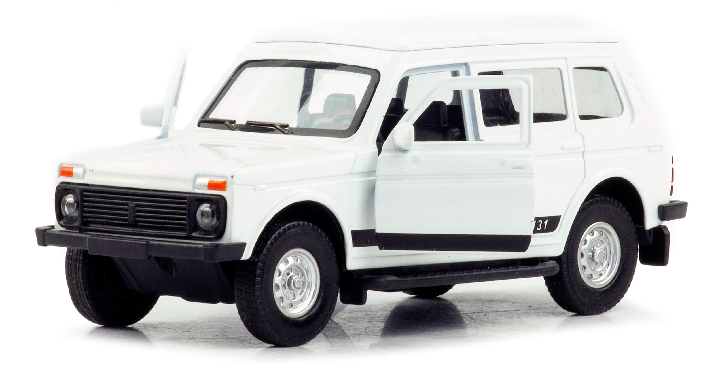 Металлическая машинка 1:32 «Нива» А1813-12D, инерционная, свет, звук / Белый