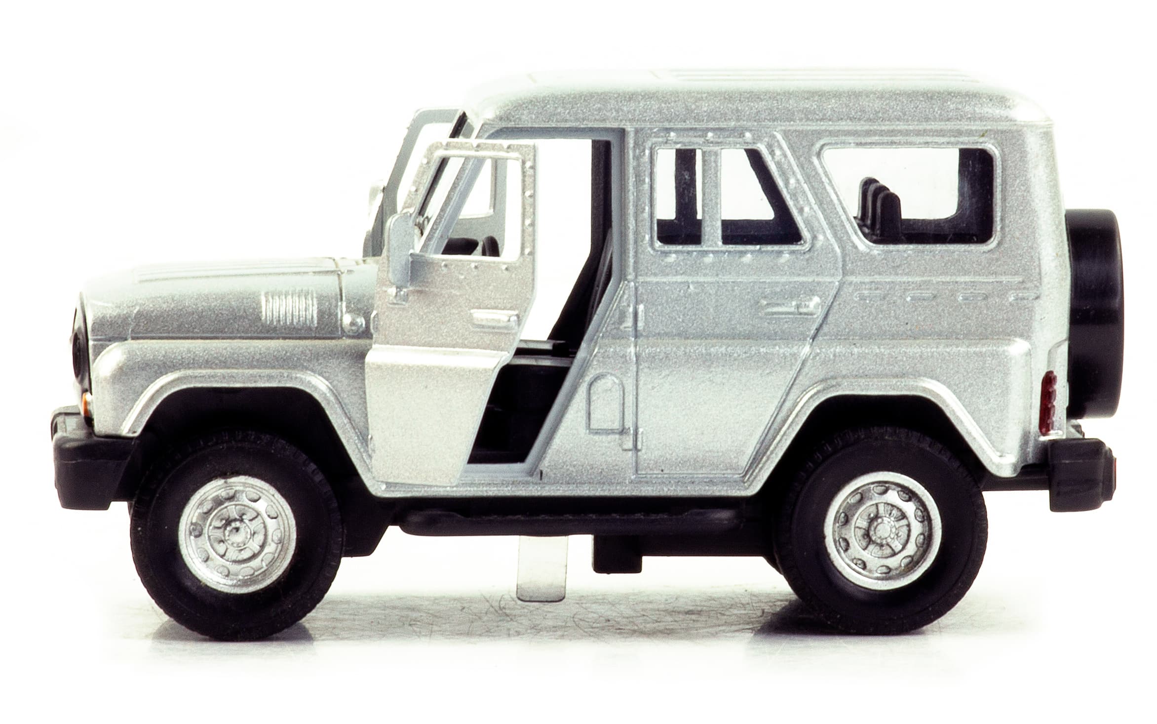 Металлическая машинка 1:32 «Уаз» А181-182D свет и звук, инерционная / Серебристый