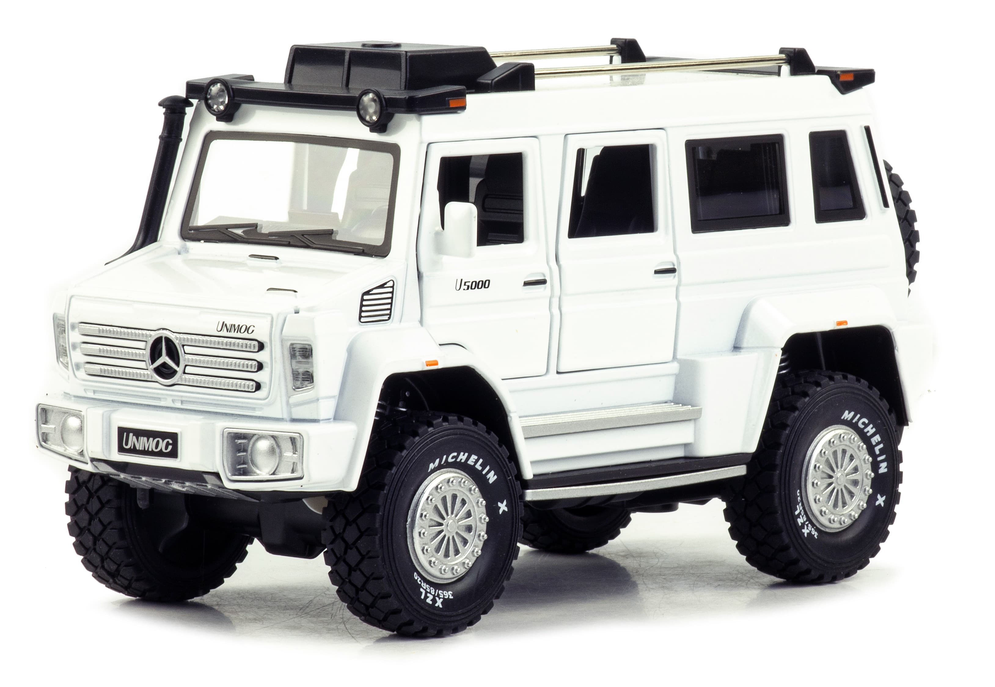 Металлическая машинка XHD 1:24 «Mercedes Benz Unimog U5000» B3204, 20 см., инерционная, свет, звук / Белый