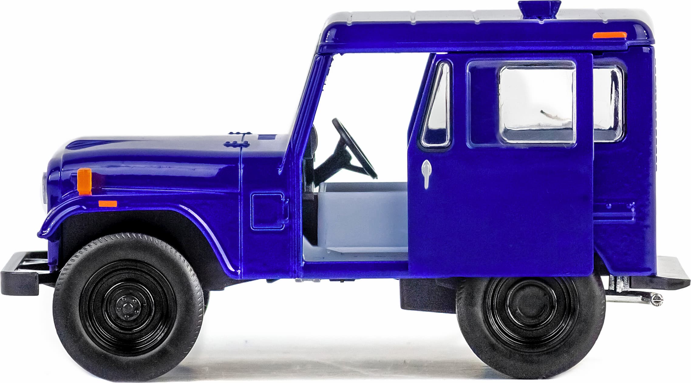 Металлическая машинка Kinsmart 1:26 «1971 Jeep DJ-5B (Dispatcher)» KT5433D, инерционный / Микс