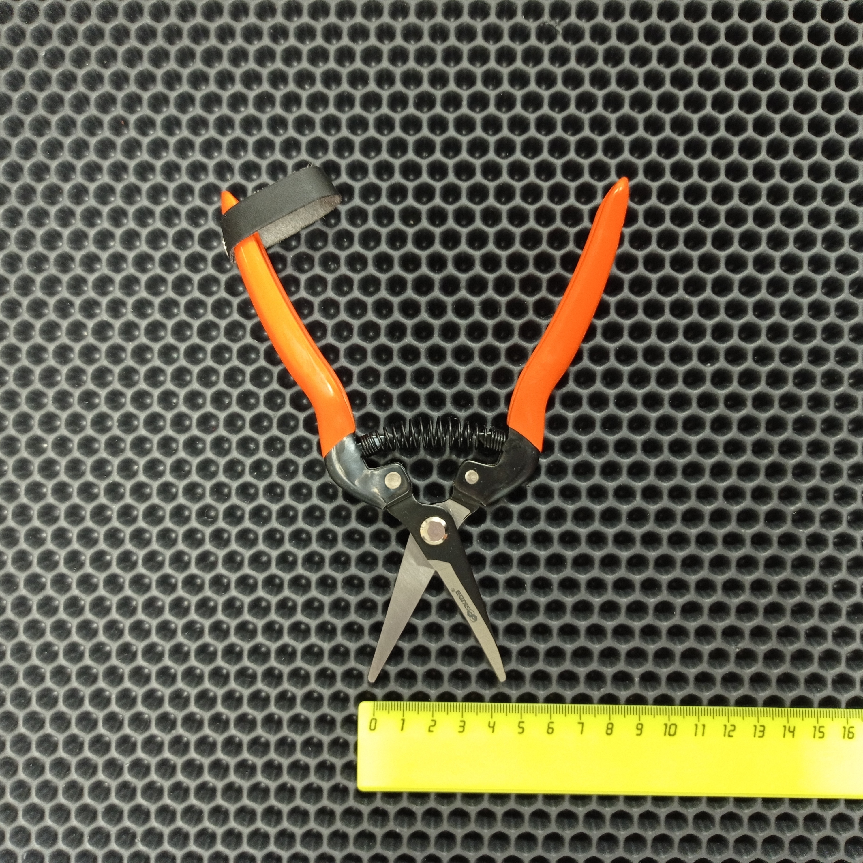 Секатор-ножницы Skrab 28182 садовый с тонкими изогнутыми лезвиями 185 мм. SK5